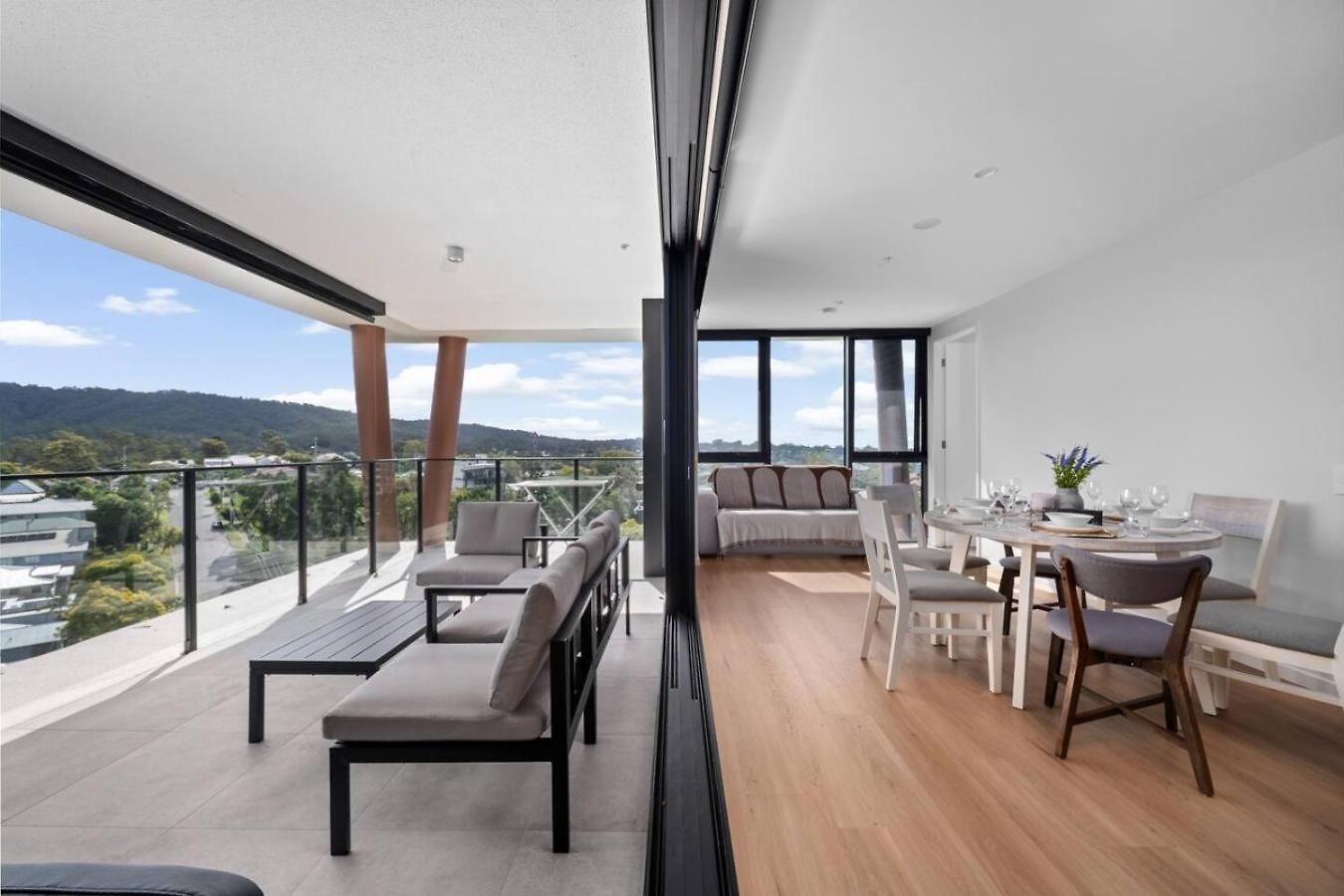 Apartment Skyhigh Retreat View And Shopping At Your Doorstep