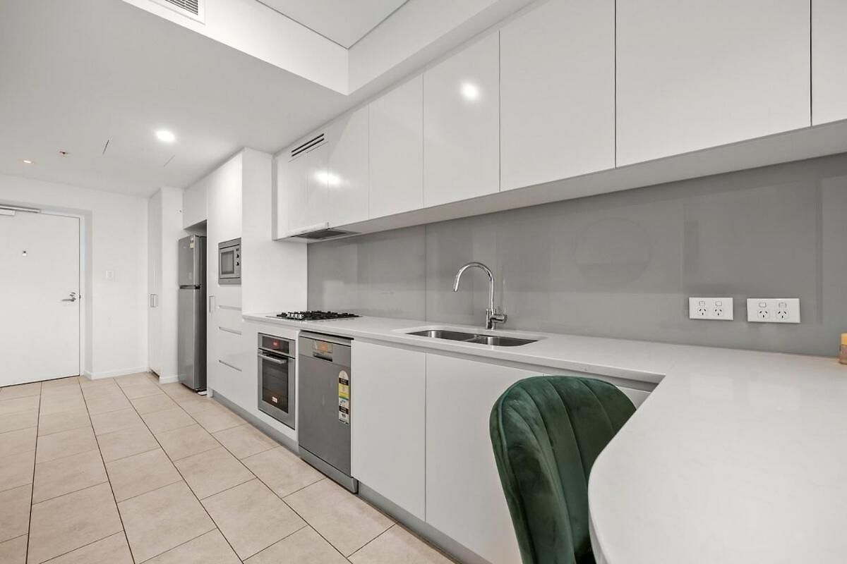 Apartment Level 43 Water Views - 2br - Sleeps 6 & Baby *
