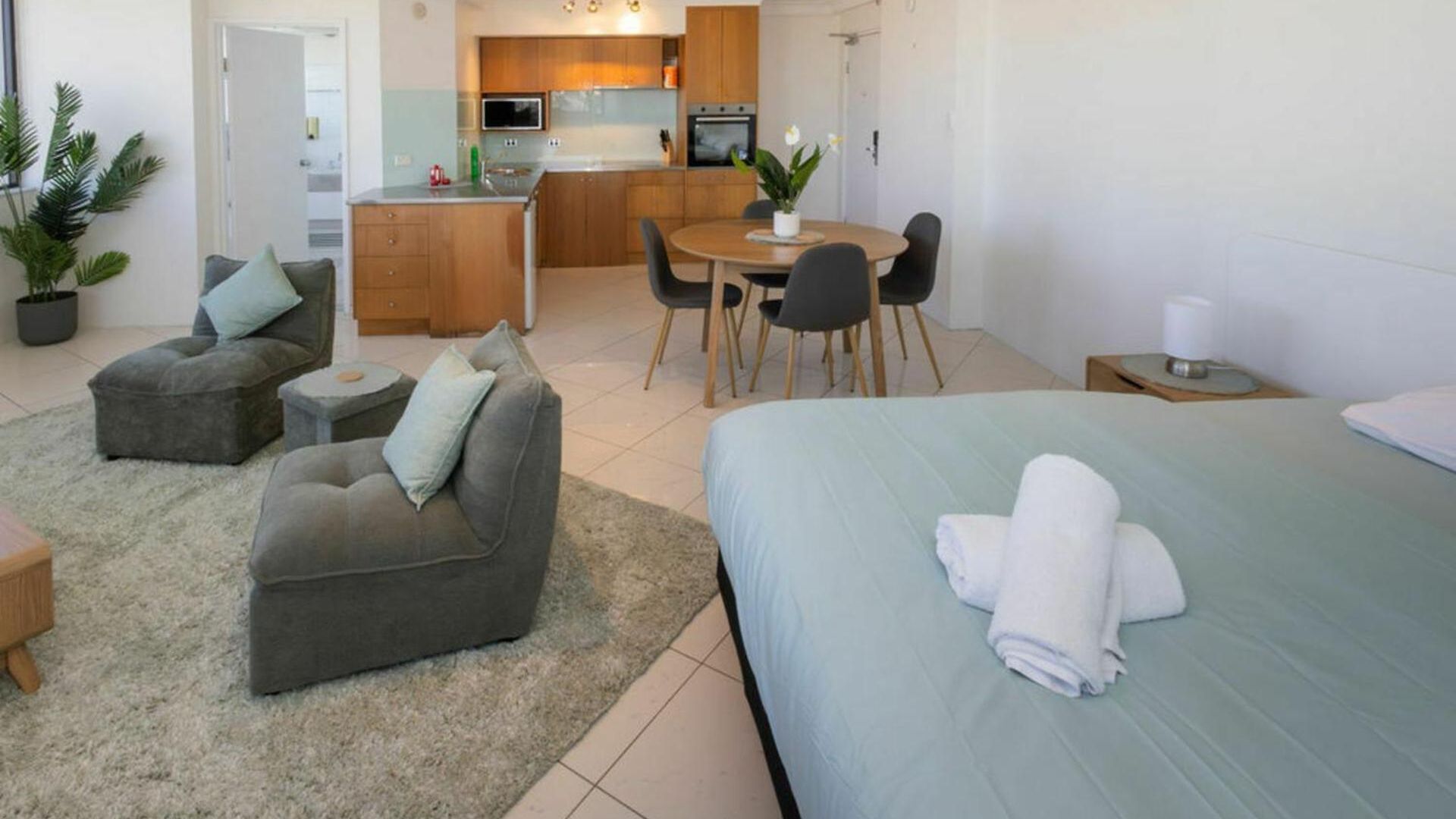 Sky High River View In Apartment Brisbane