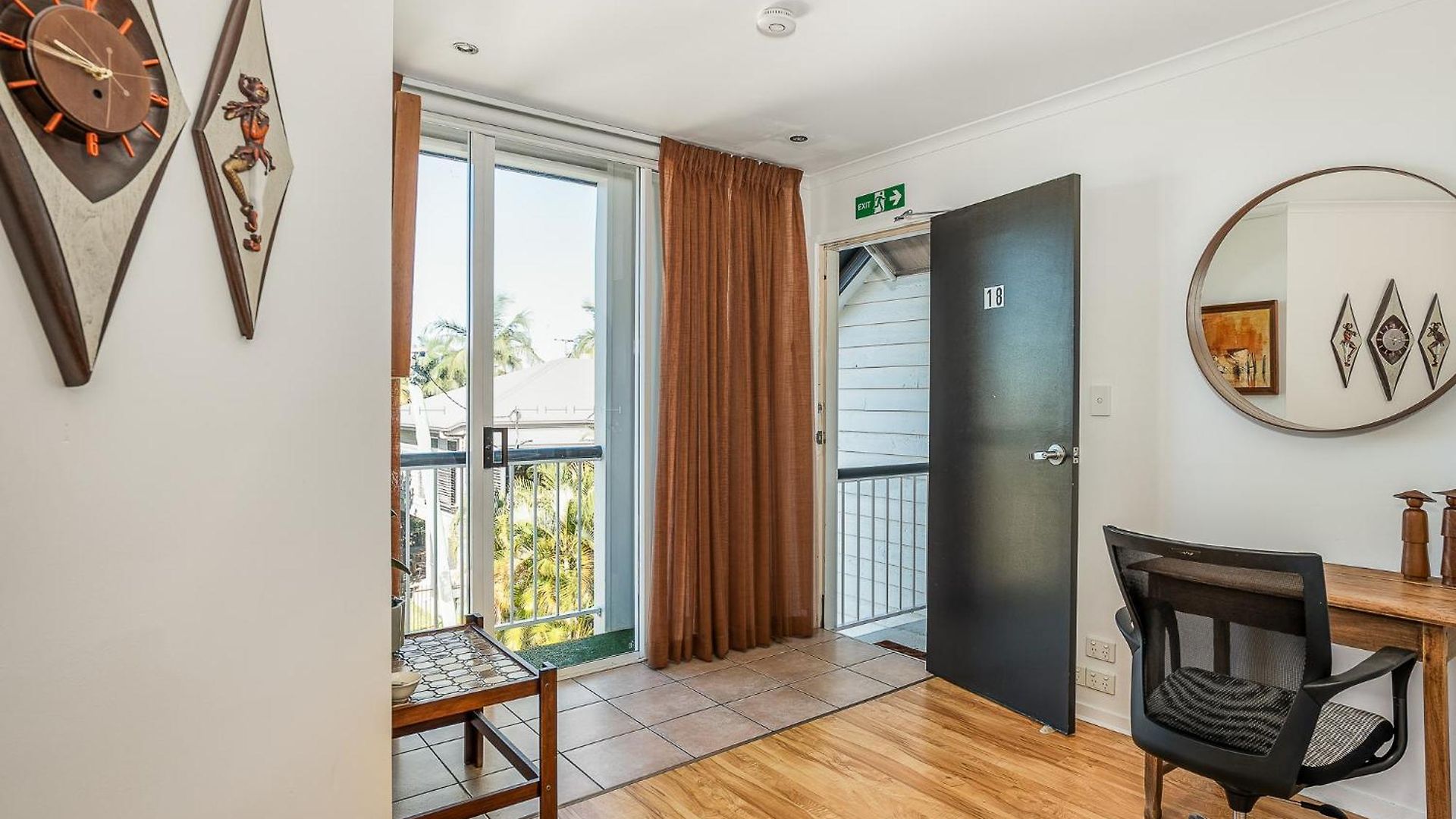 Mid-century Kangaroo Point - 1br Apartment, Walk To Cbd, River & The Gabba * Brisbane
