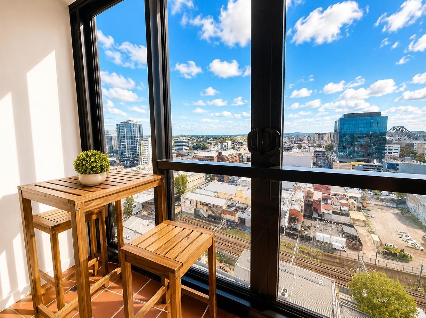 Skyline Sanctuary Luxe Valley Apartment
