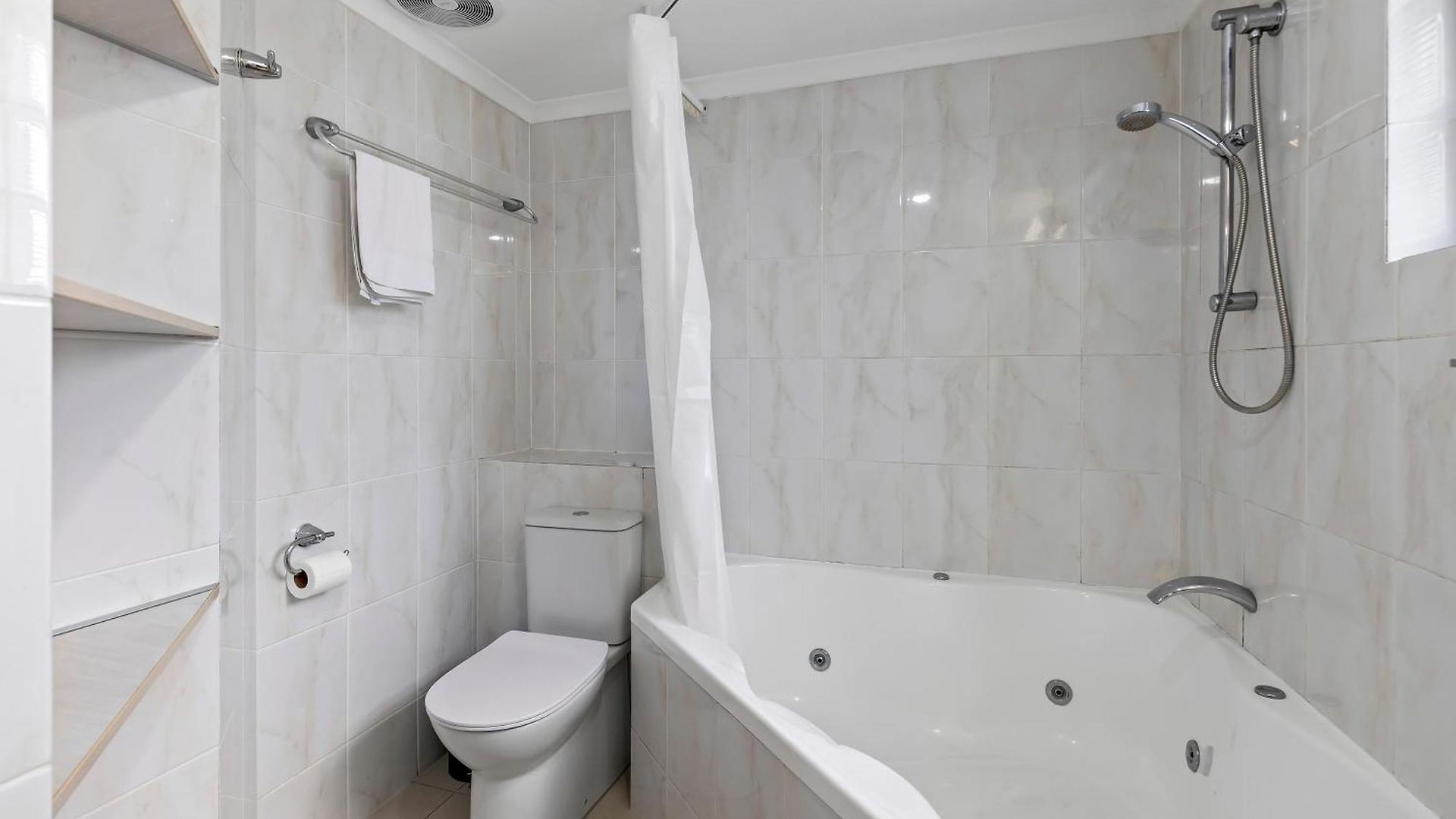 Bright 2br With Parking, Balcony & Wifi * Brisbane