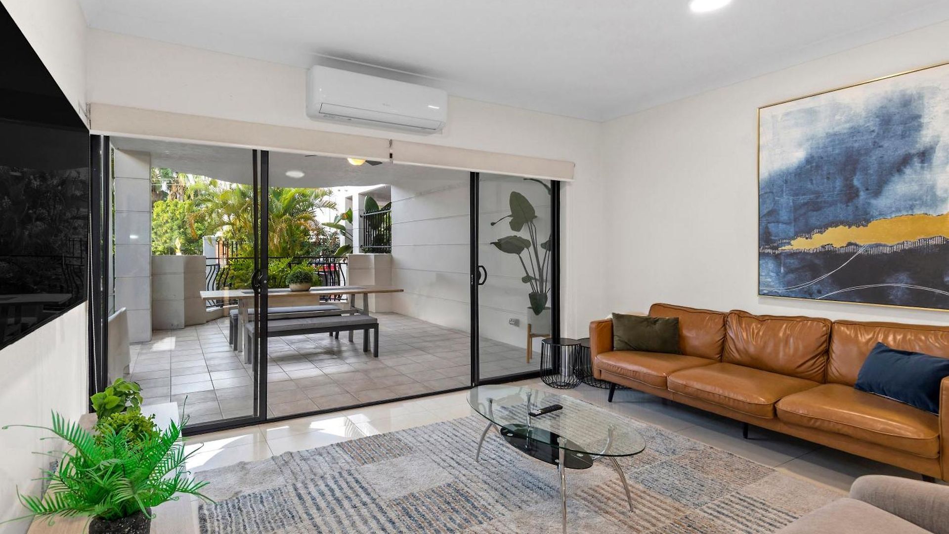 Apartment Sunny & Cozy 2br With Wifi, Parking & Balcony