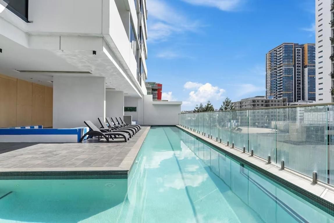 Chic 1br With Pool And Parking Brisbane