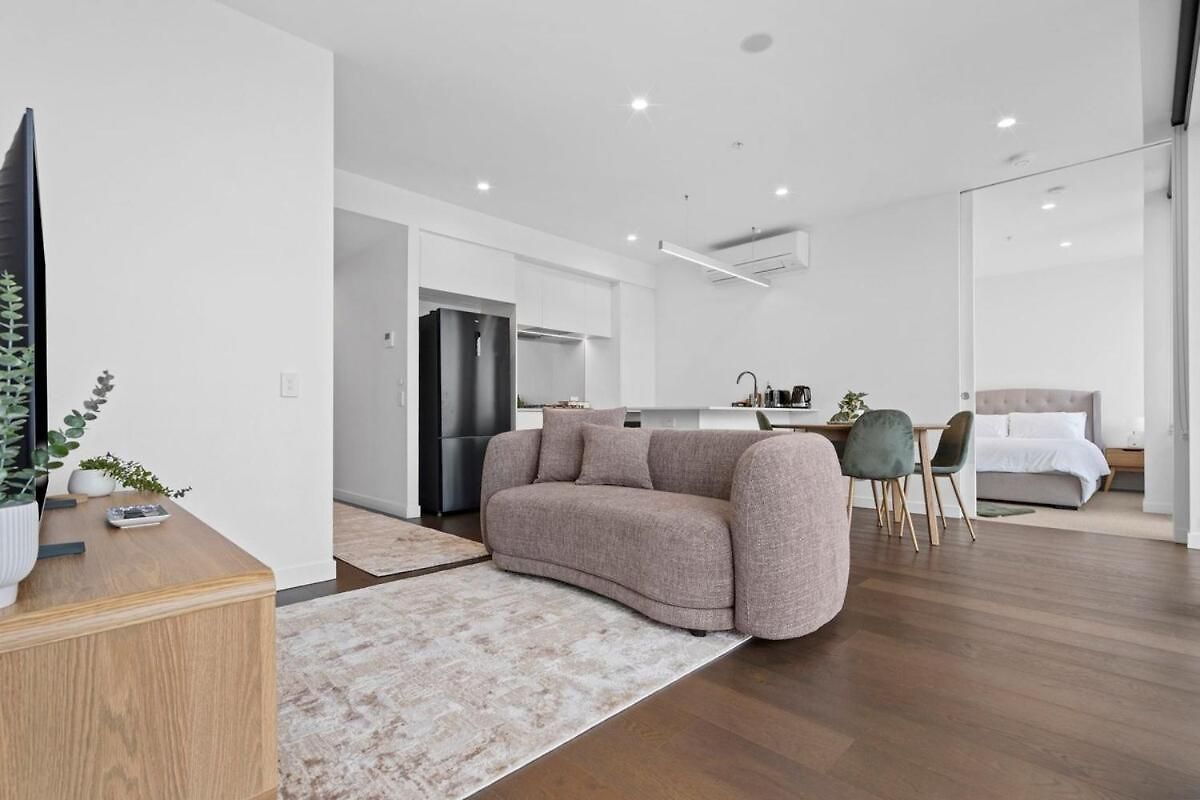 Two Bedroom Retreat With Pool, Gym And Parking Apartment *