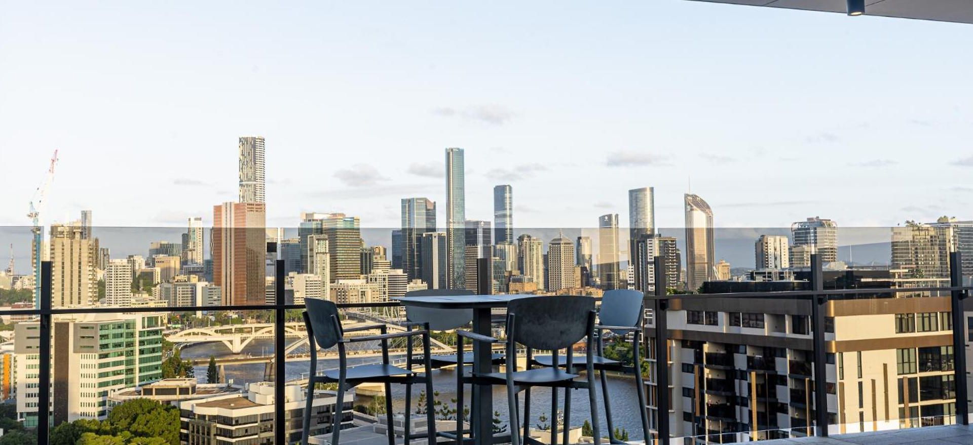 Milton Luxe 1bd With Views Pool Car Park Balcony Walk To Suncorp