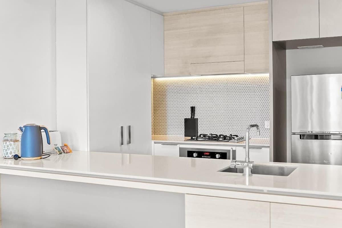 Apartment 9th Floor Retreat - River Views With Parking *