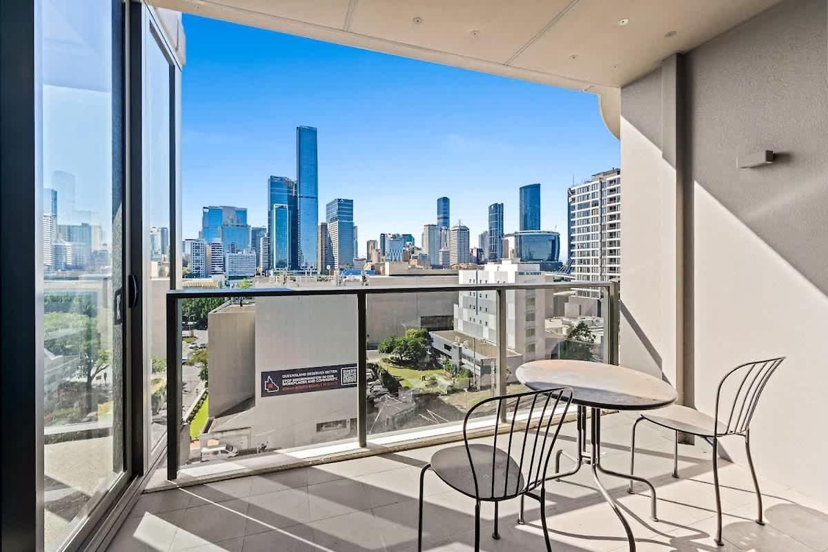 9th Floor Retreat - River Views With Parking Brisbane