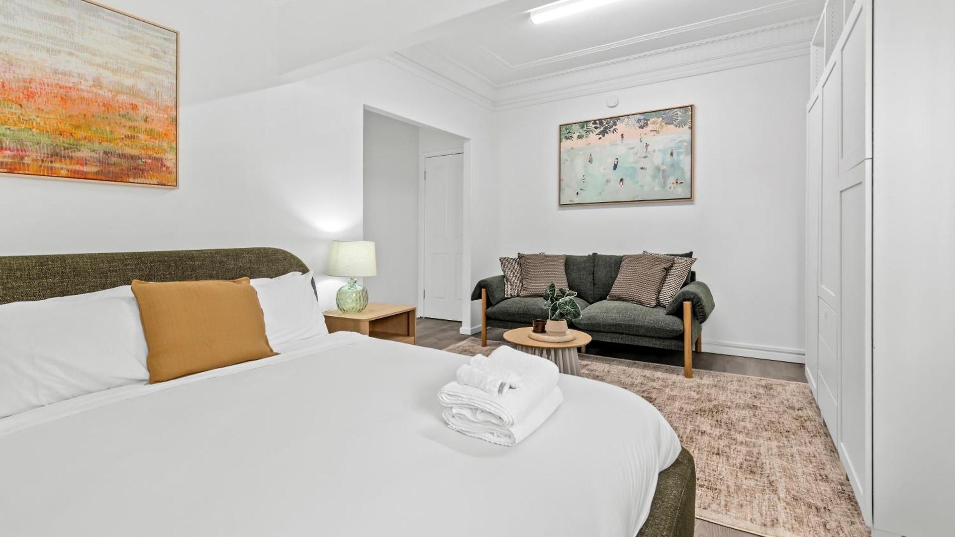Cozy And Modern Cbd - Short Walk To Hospitals