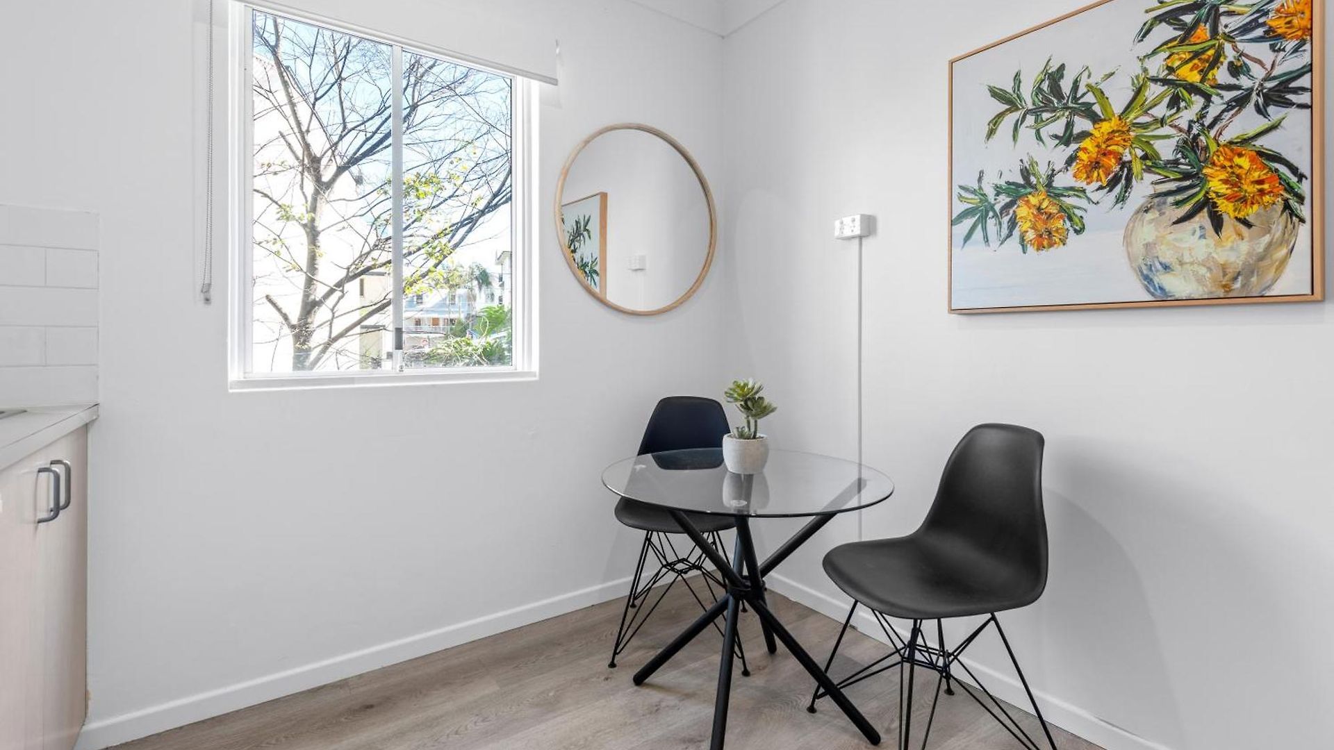 Apartment Stylish Cbd - Short Walk To Hospitals And Cbd