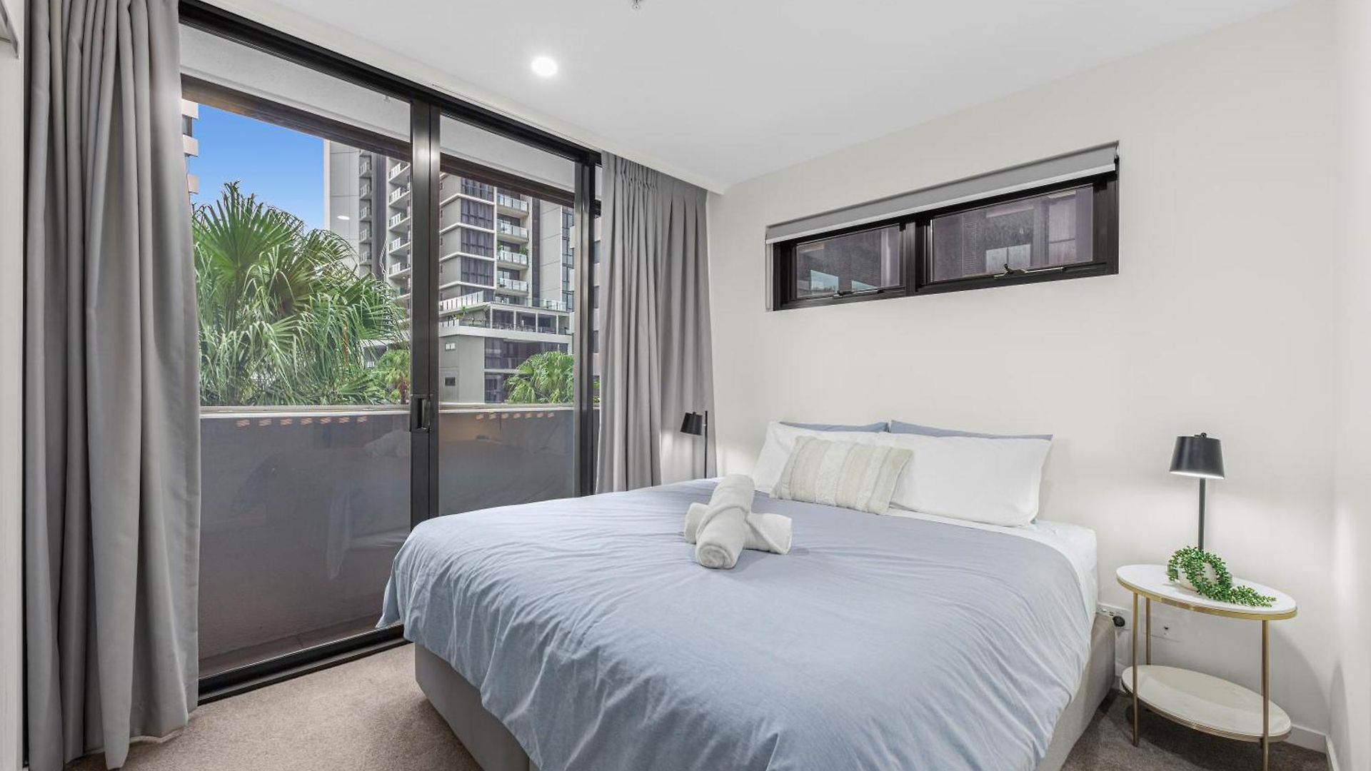 Modern 2br And Pool With South Square Apartment *