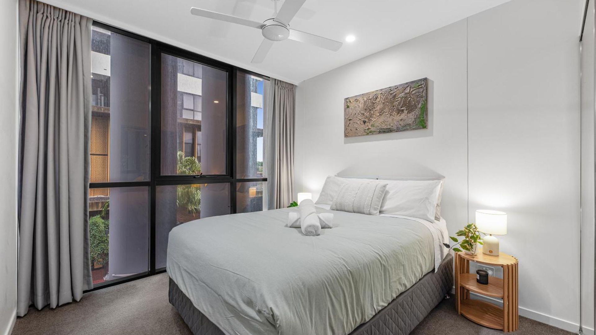Modern 2br And Pool With South Square Apartment