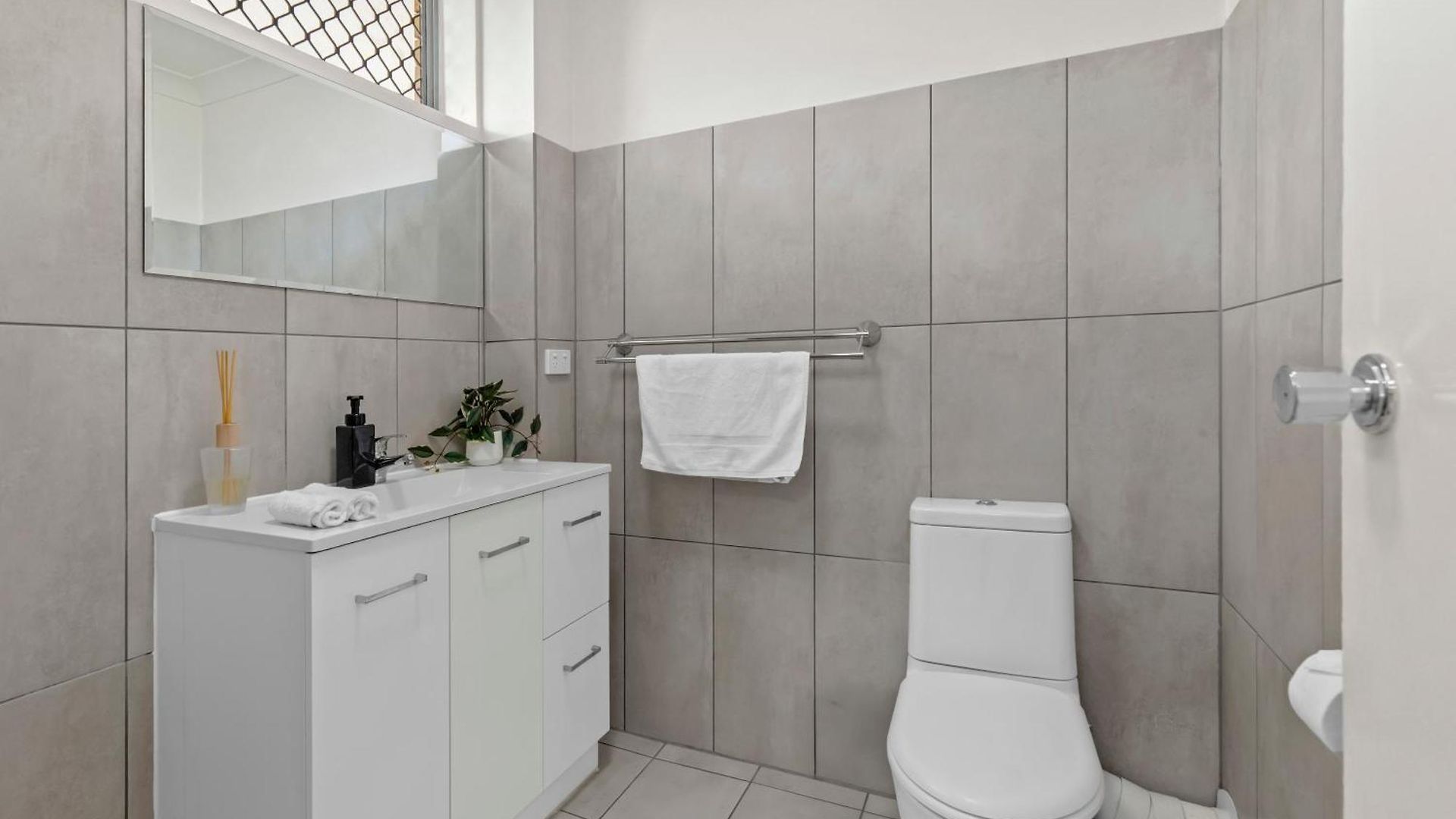 Apartment Cozy 1br Near Hospitals And Cbd With Parking!