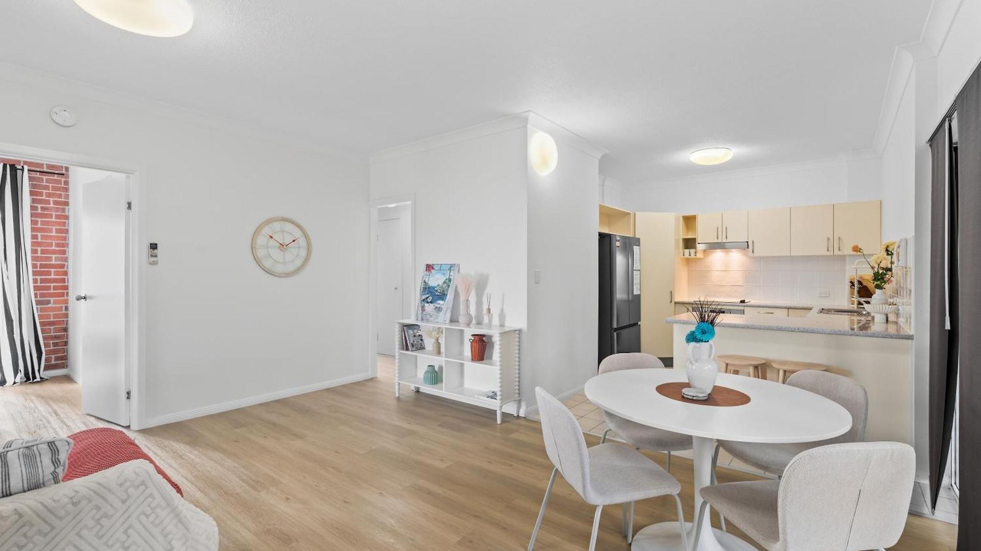 2br 2ba Indooroopilly-walk To Shops & Bus