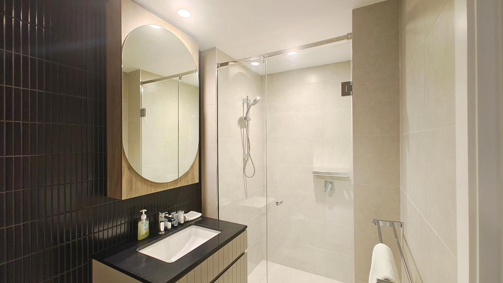 Apartment Theone By Skipq *