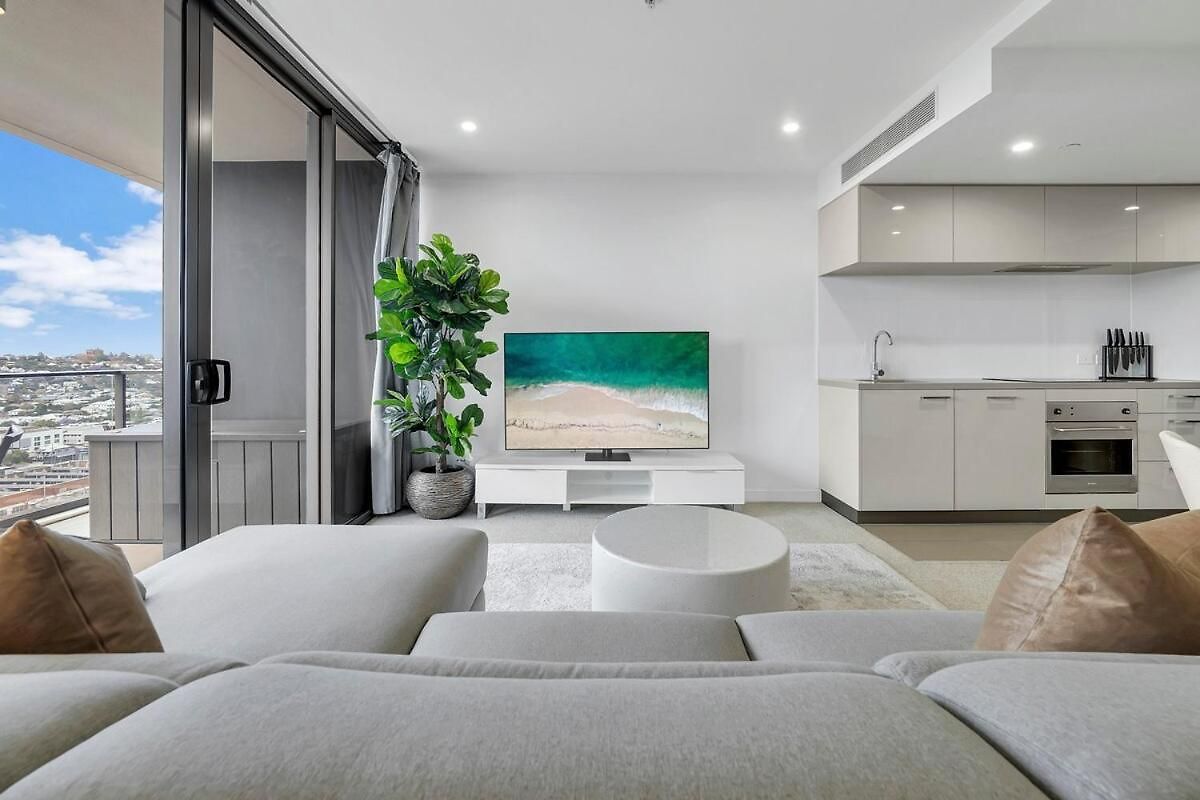 Apartment Modern Living With Secure Parking!