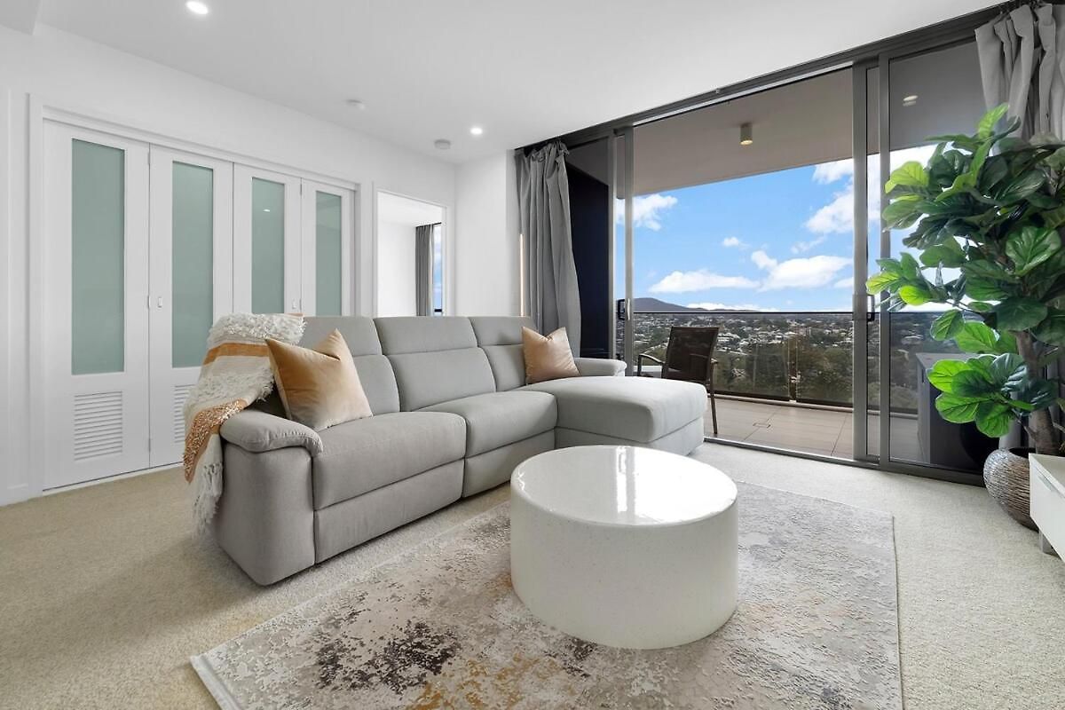 Modern Living With Secure Parking! Apartment