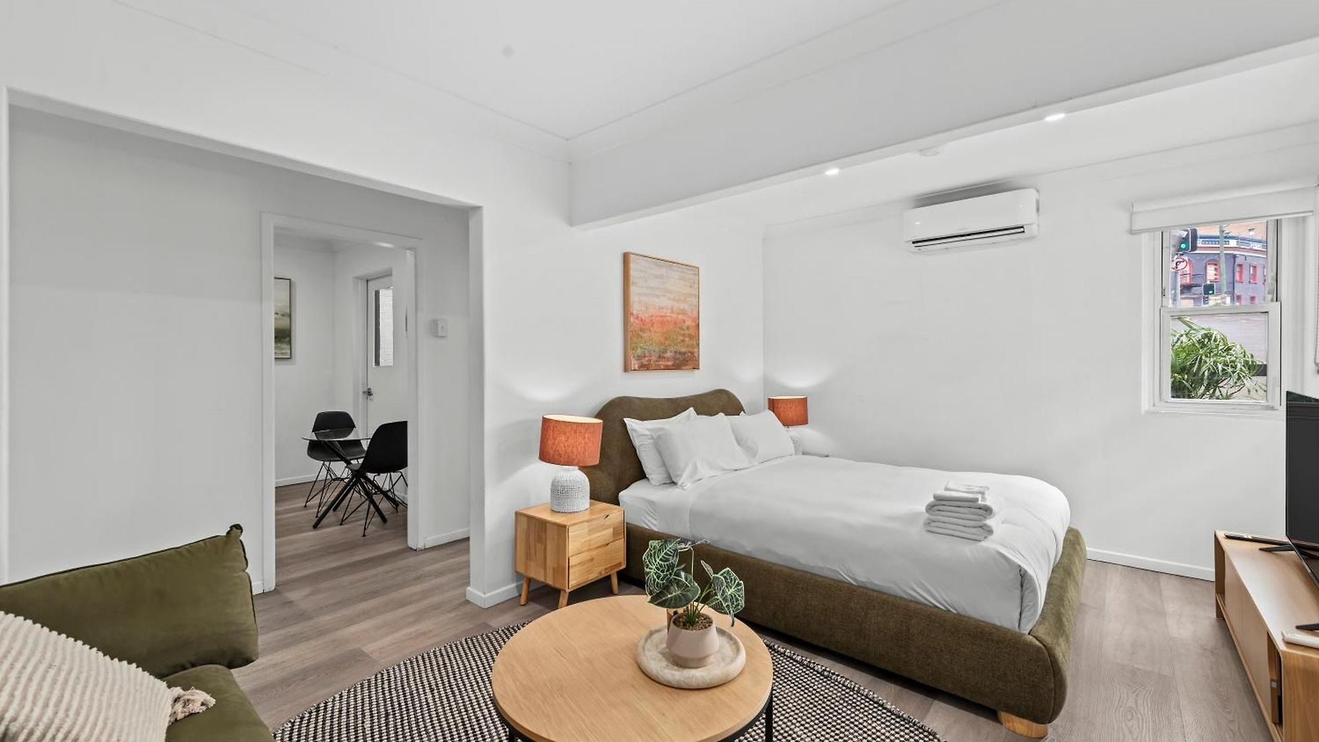 Cozy - Short Walk To Hosp And Cbd With Balcony Apartment *
