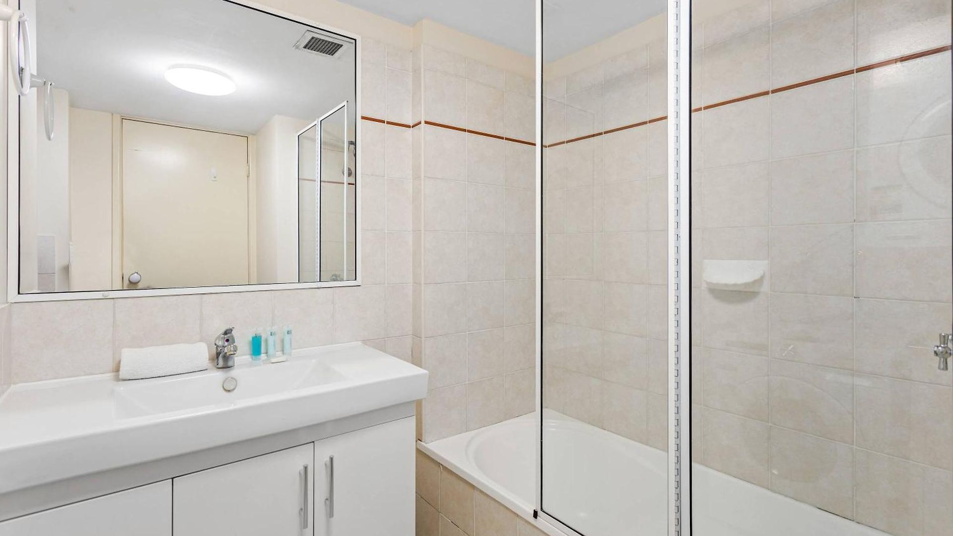 Apartment Family-friendly 2 Bed Retreat Yard Parking Albion Brisbane
