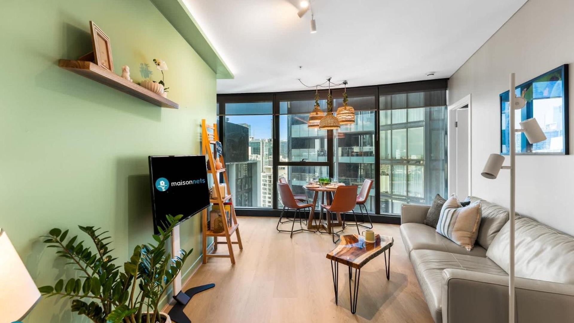 Sky Tower Luxe Retreat Pool & Gym Apartment *
