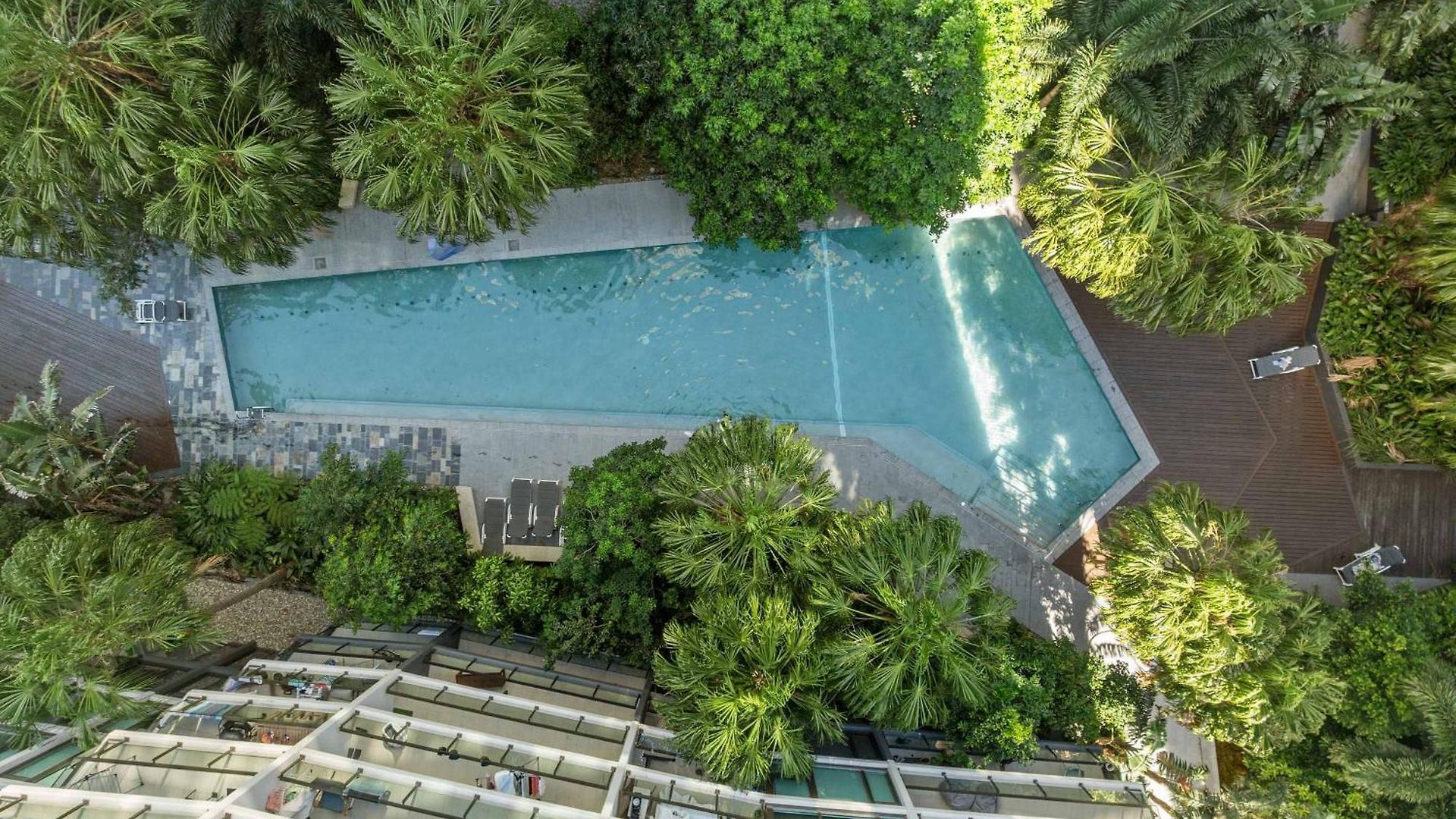 Luxury 2 Bed 2 Bath Parking Pool Gym & Sauna Apartment