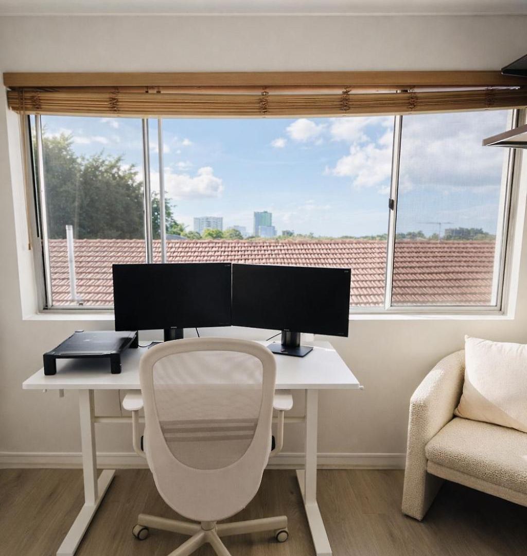 Cozy And 1 Bedroom Apartment *