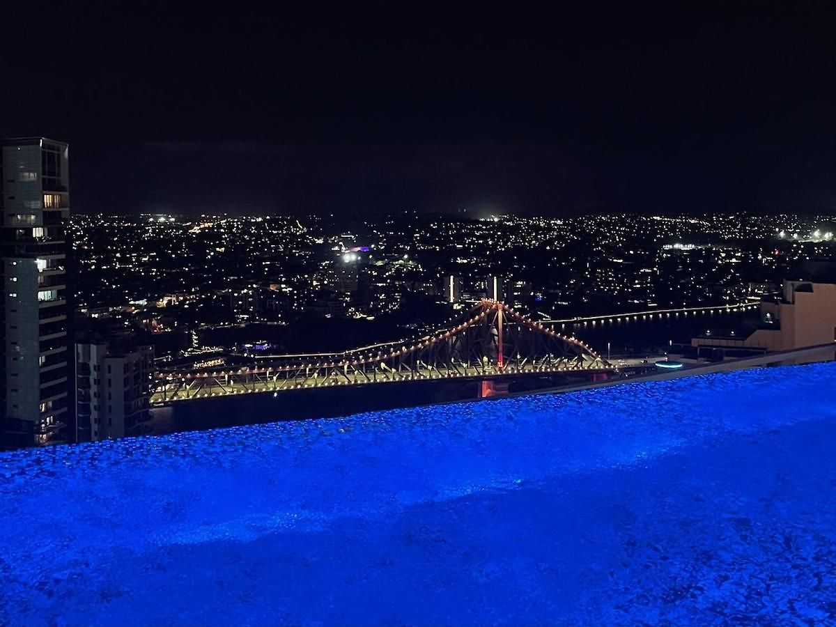 Luxury Cbd With 180 River Views & Rooftop Pool Apartment Brisbane