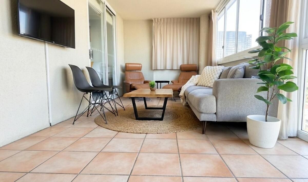 Apartment 2br - Lagoon Pool Gym - Sleeps 6 - Baby Equipped - Free Parking *