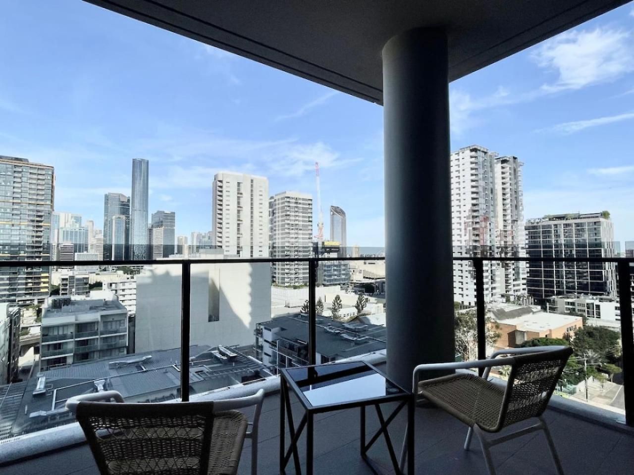Modern Vibrant - 1 Bedroom Pool Gym Sauna * Brisbane