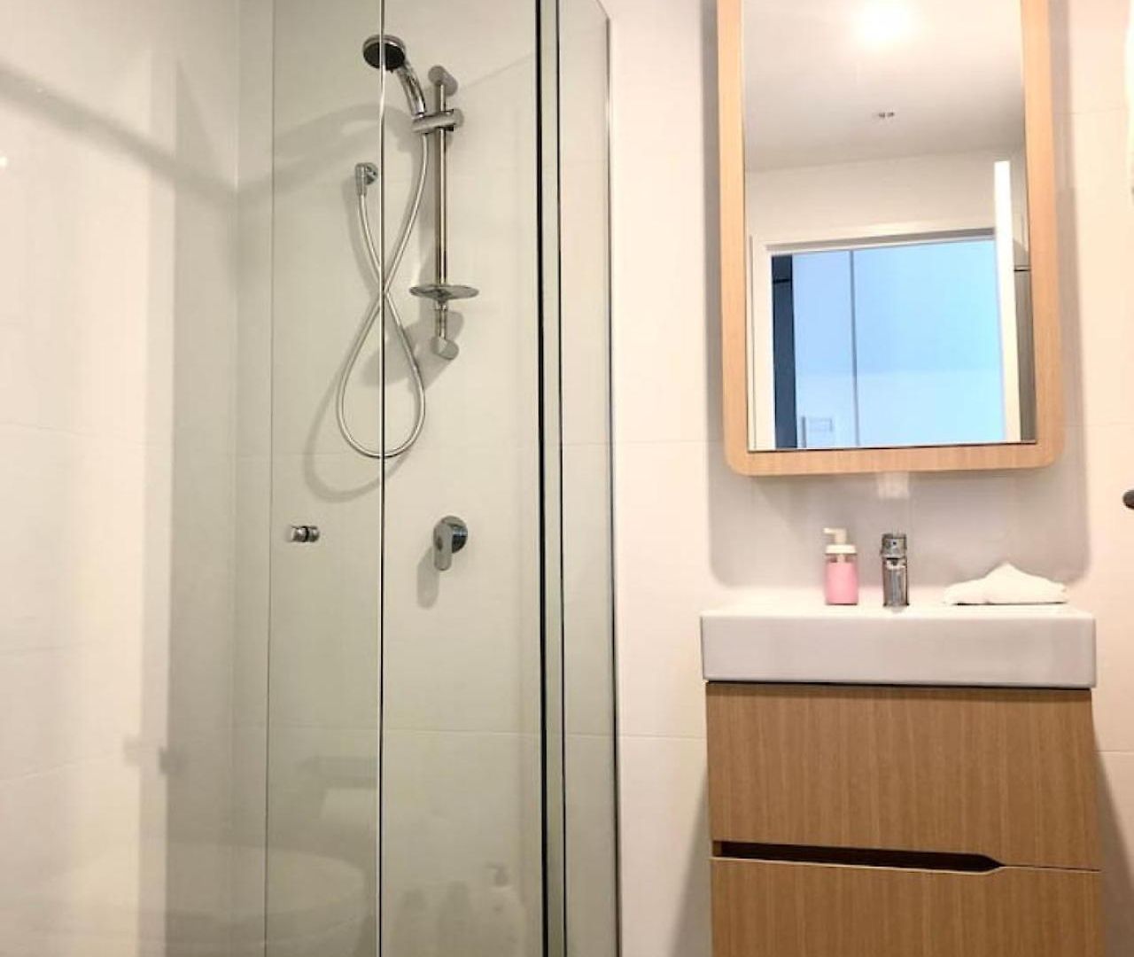 Apartment Modern Vibrant - 1 Bedroom Pool Gym Sauna