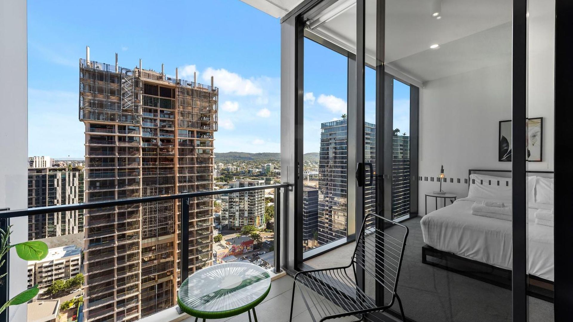 Breathtaking Sunset Views & Fantastic Location! Apartment *