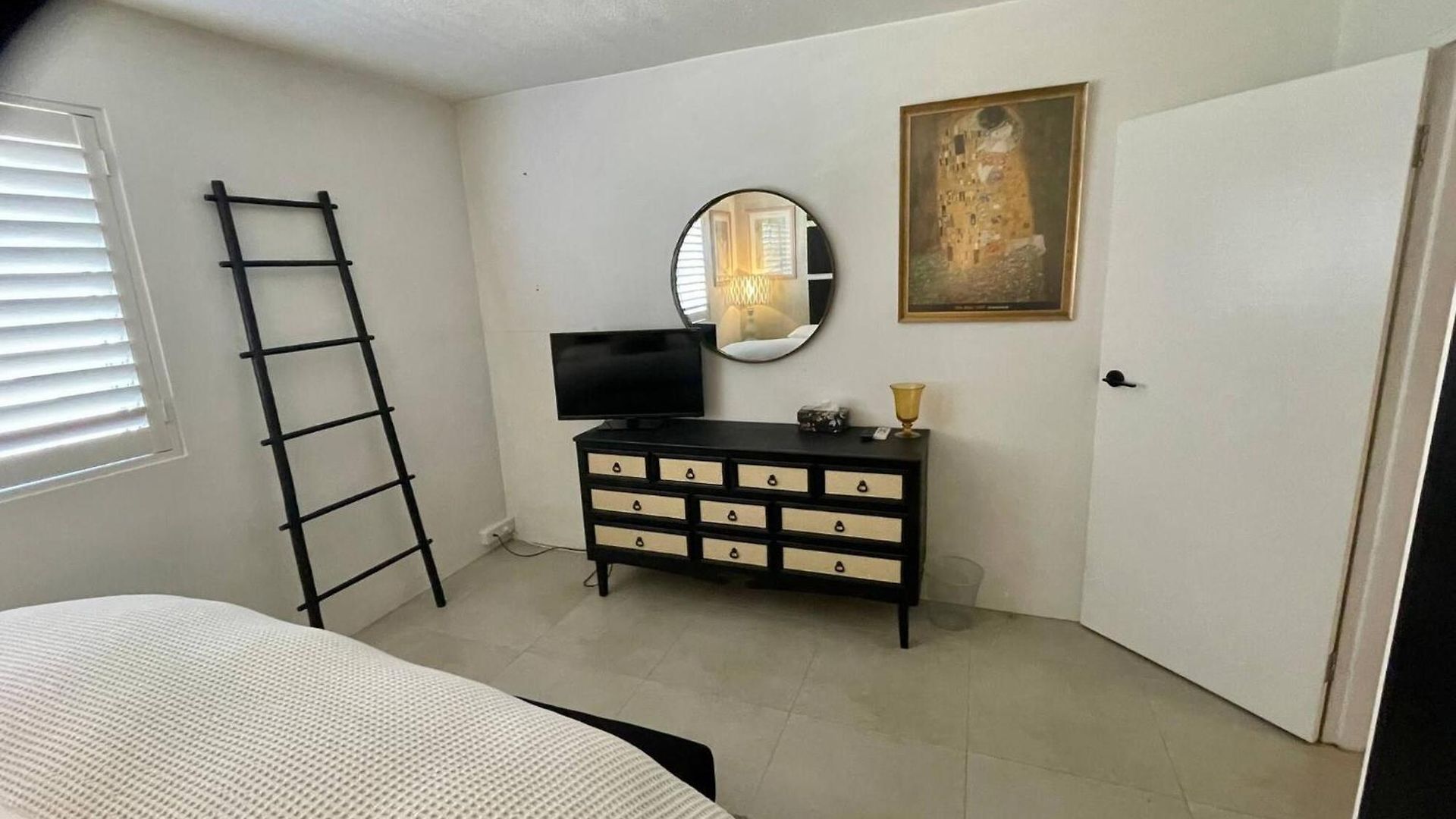 Opposite Sedgley Park Apartment *
