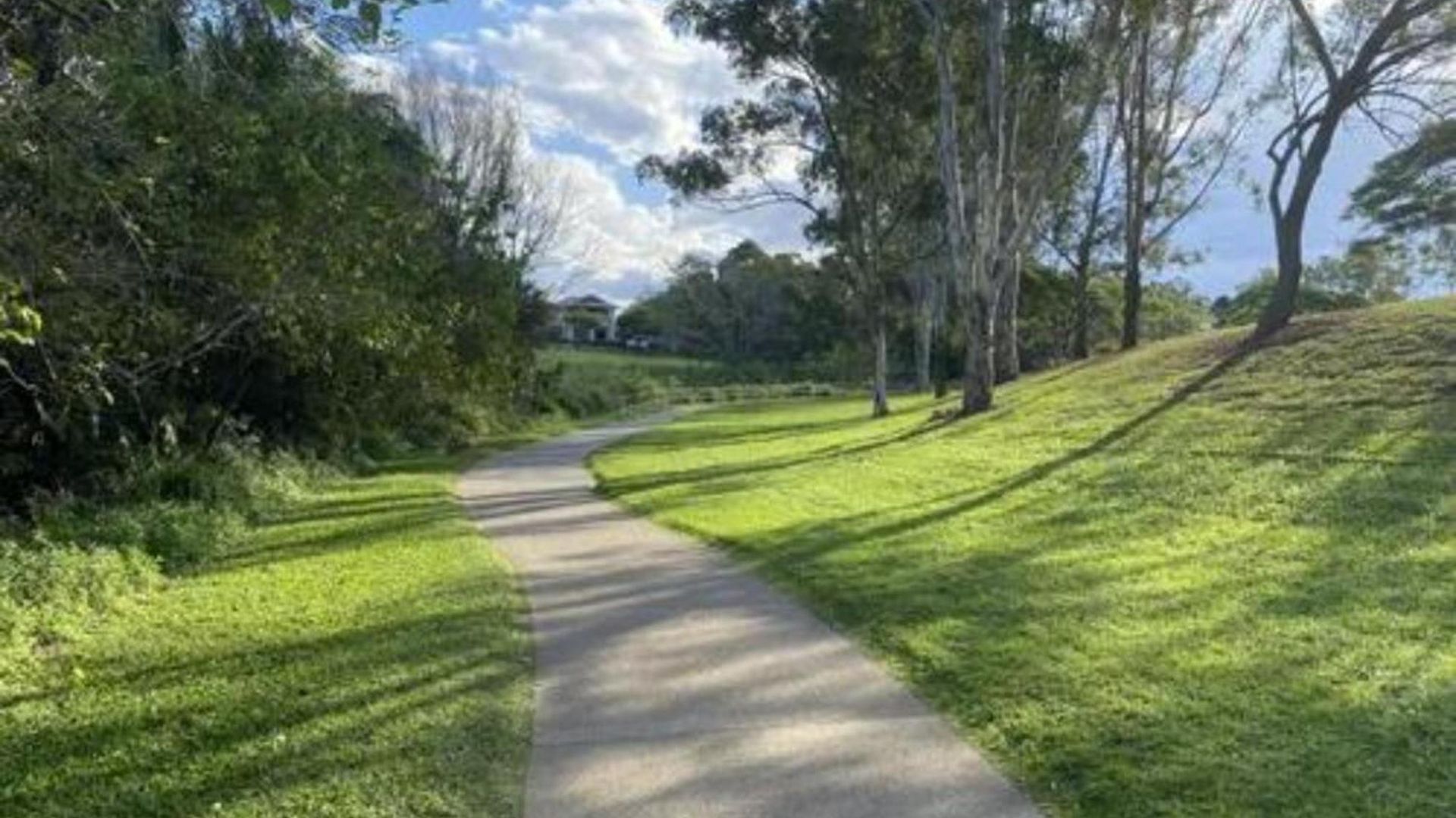 Peaceful 1-bed In Kedron With Parking Apartment