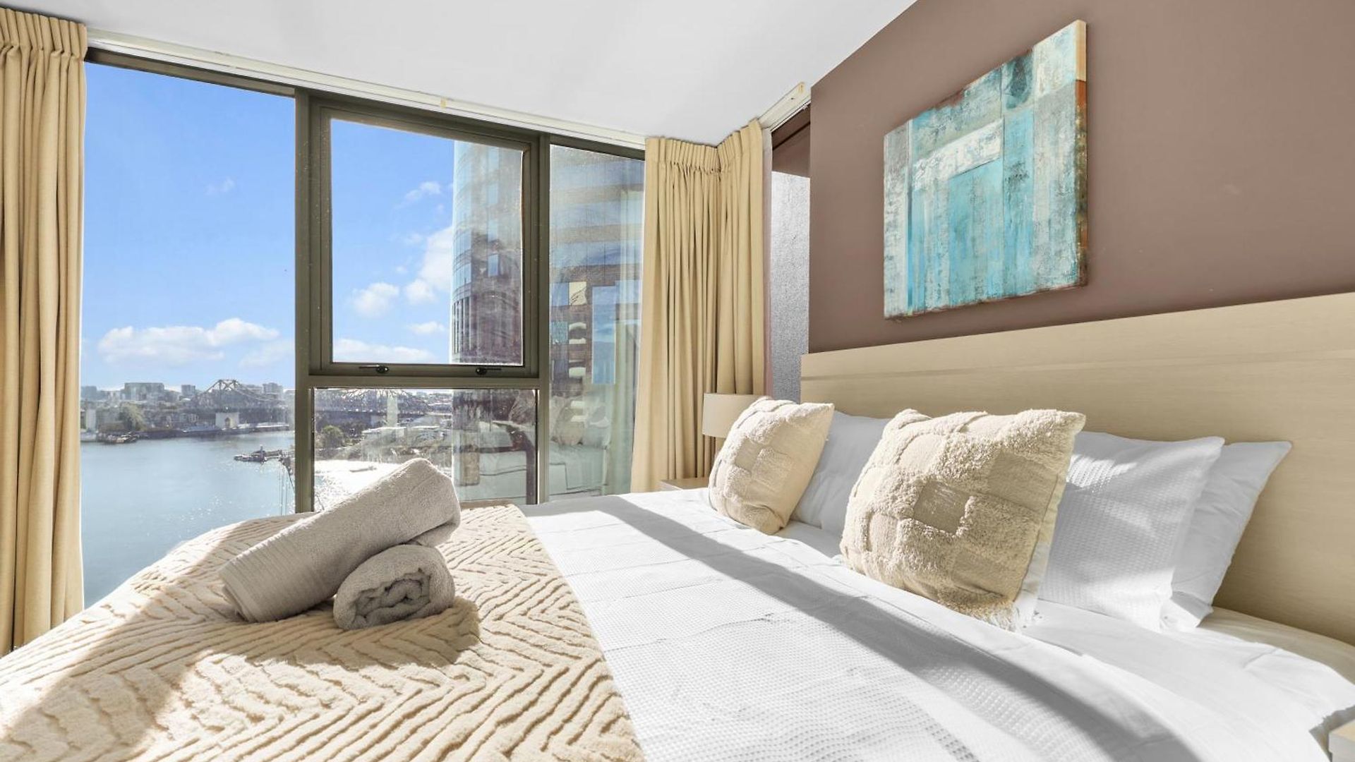 Full Water View - Sleeps 7 - Parking - Pool & Sauna Brisbane