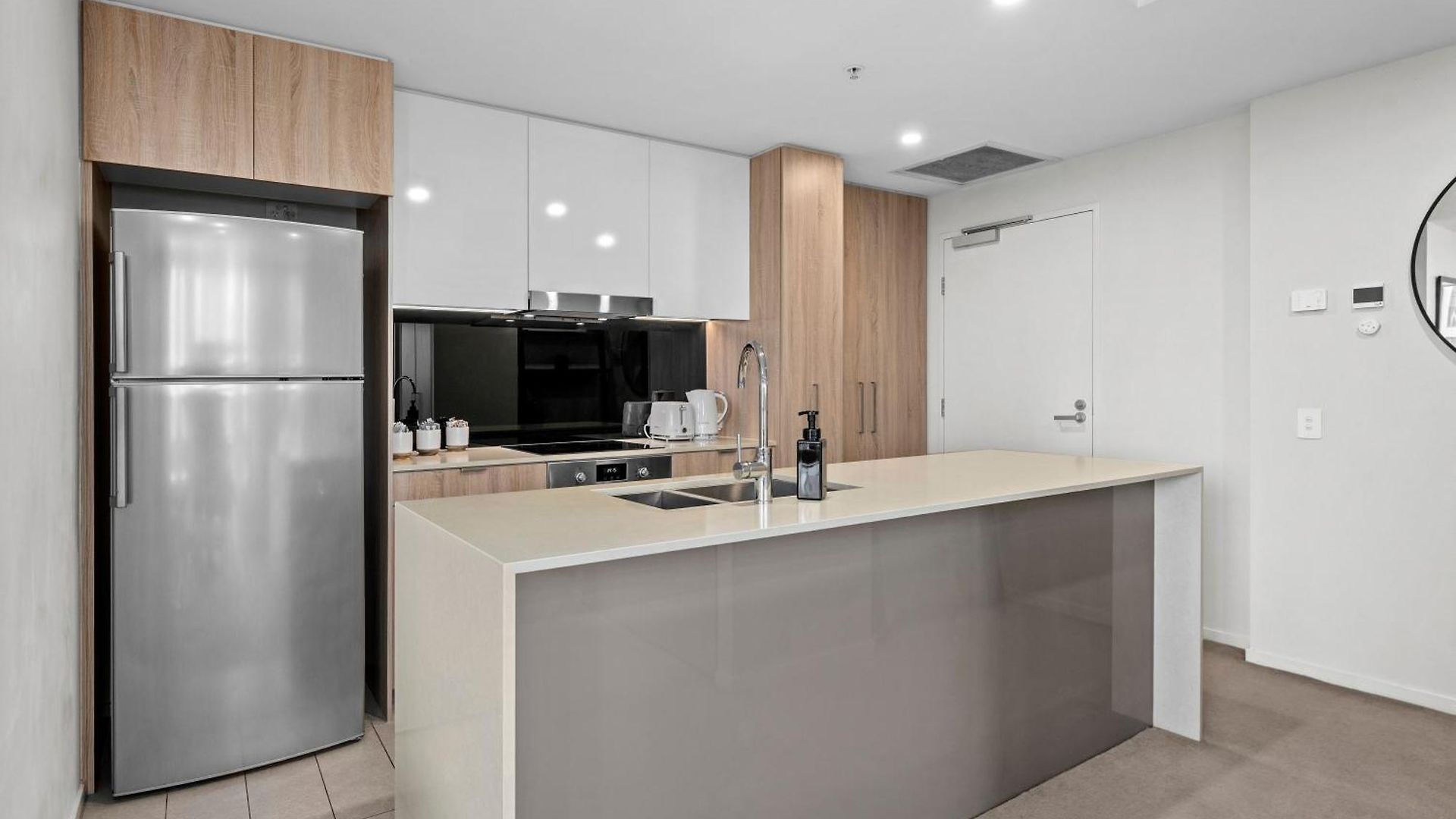 Modern 2br With River Views, Rooftop Pool, Parking Apartment *
