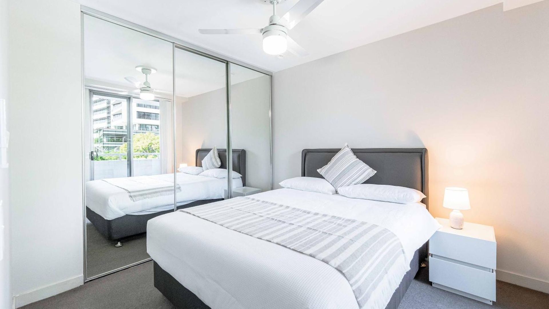 Spacious Riverside 2br Cbd Parking Pool & Gym * Brisbane