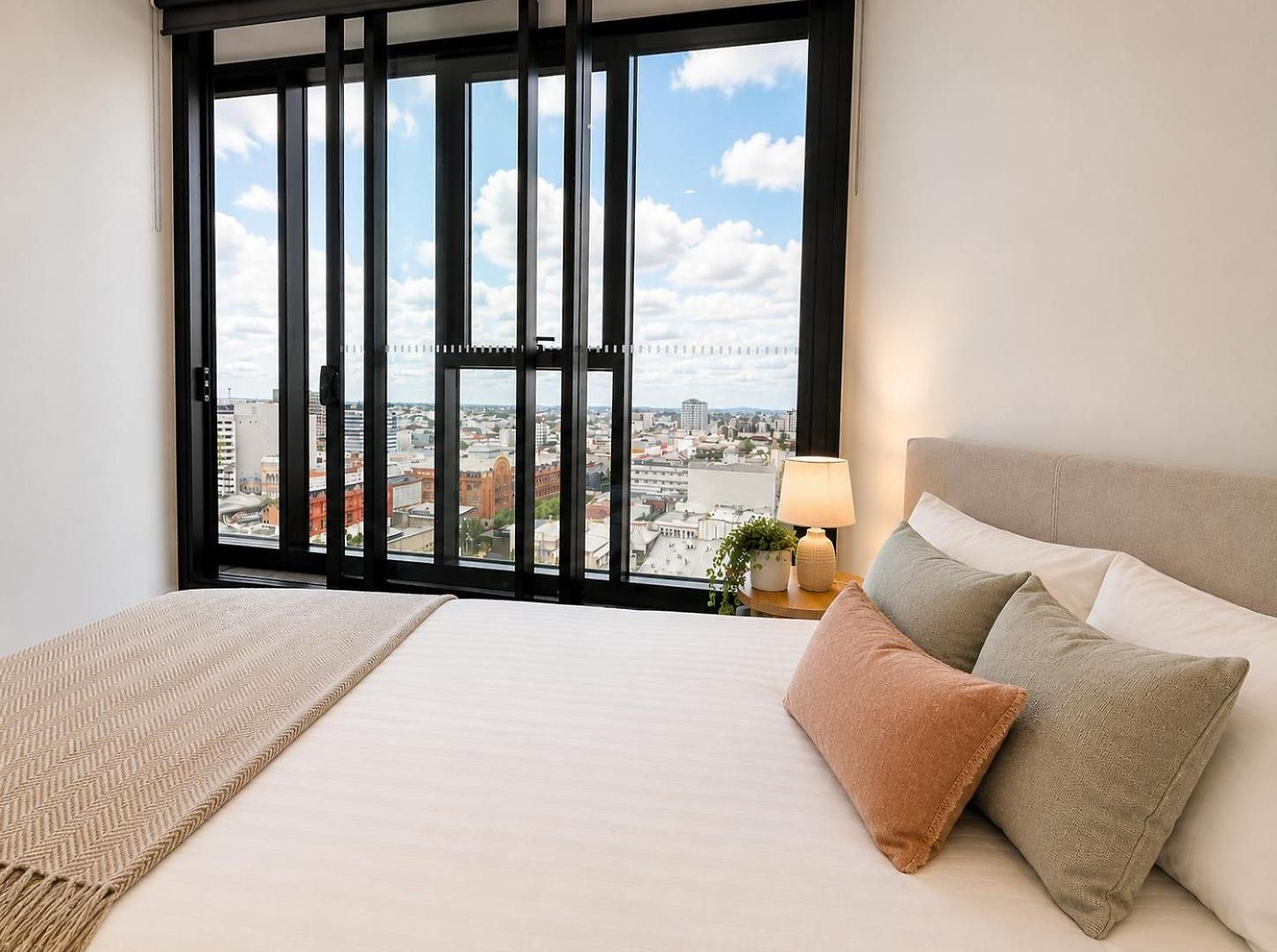 Apartment Skyline Sanctuary Luxe Valley *
