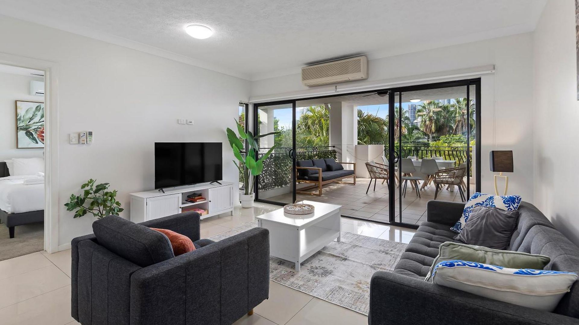 Apartment Bright 2br With Parking, Balcony & Wifi Brisbane