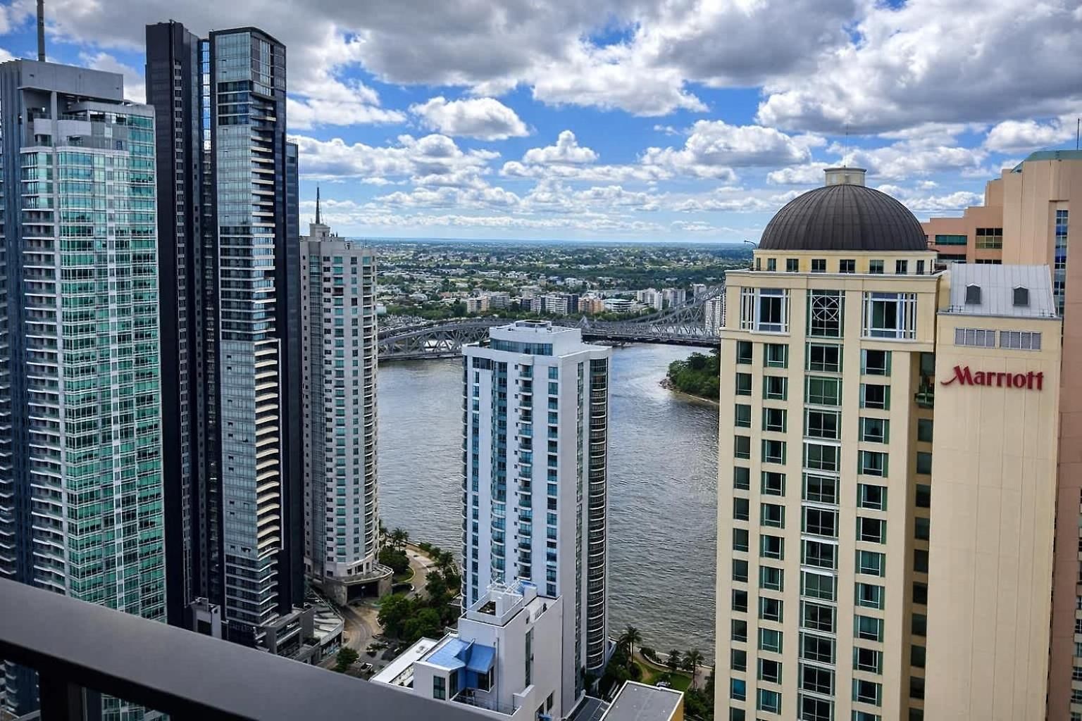 Sky-high Haven-rooftop Infinity Pool Parking Wifi Apartment