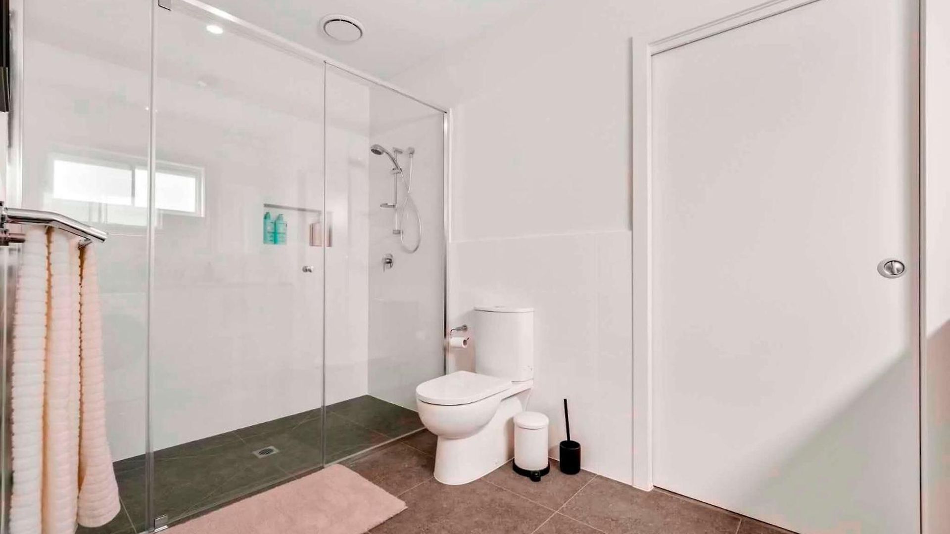 Apartment Private Modern - Separate Entry *