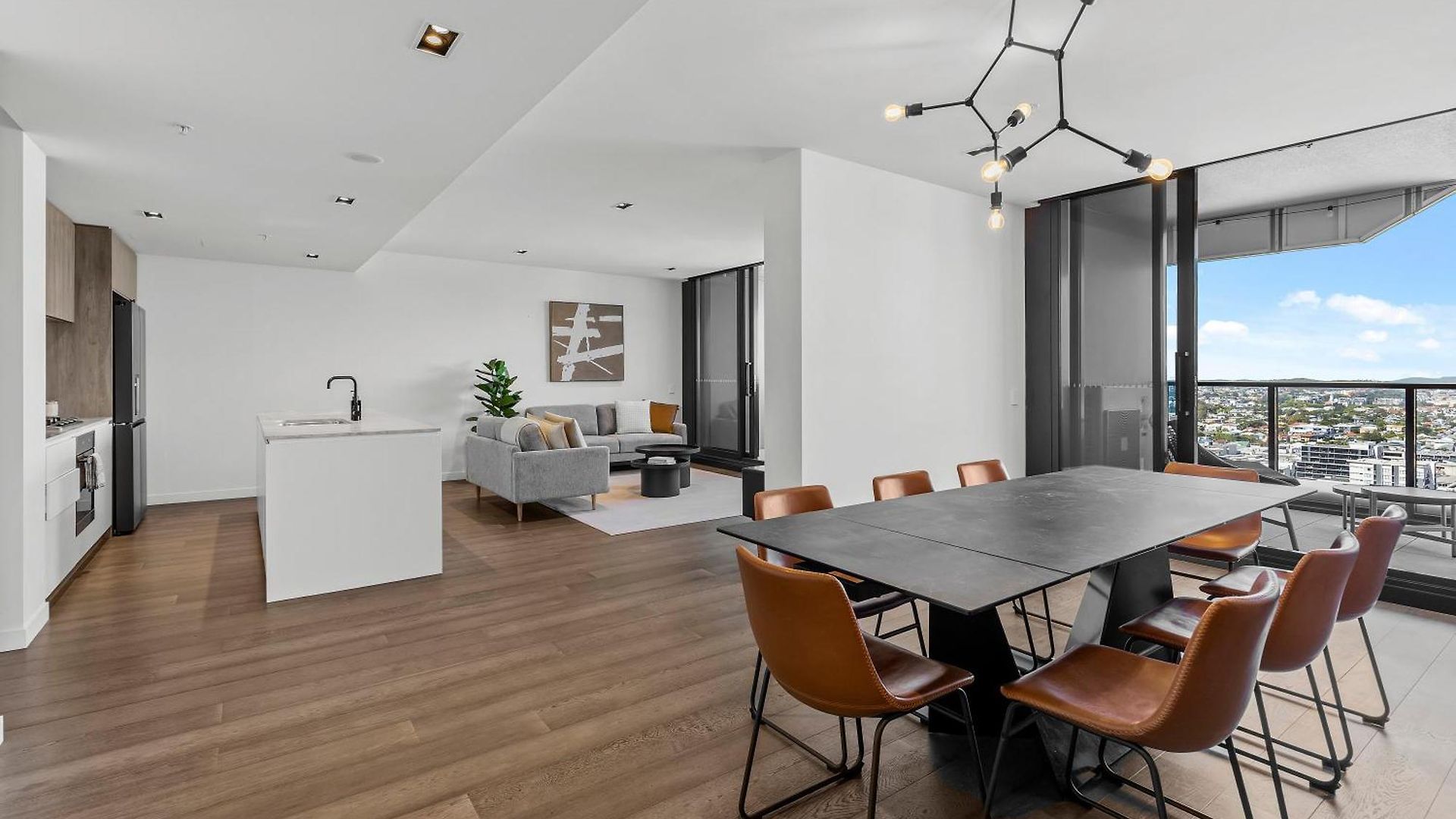 Apartment Luxe 3br With Stunning Views, Parking And Pool *