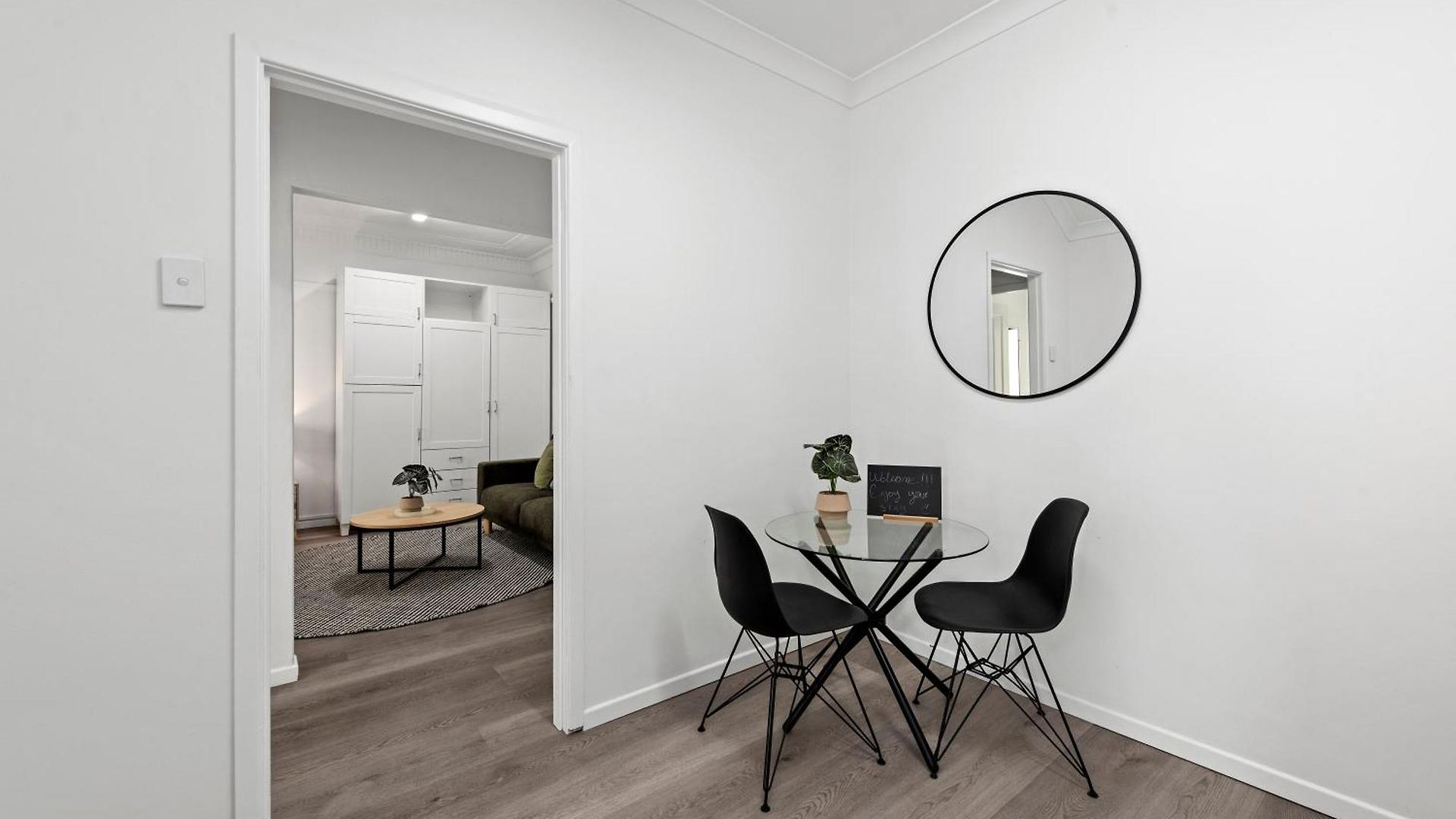 Spacious And Cozy - Short Walk To Hospital Apartment *
