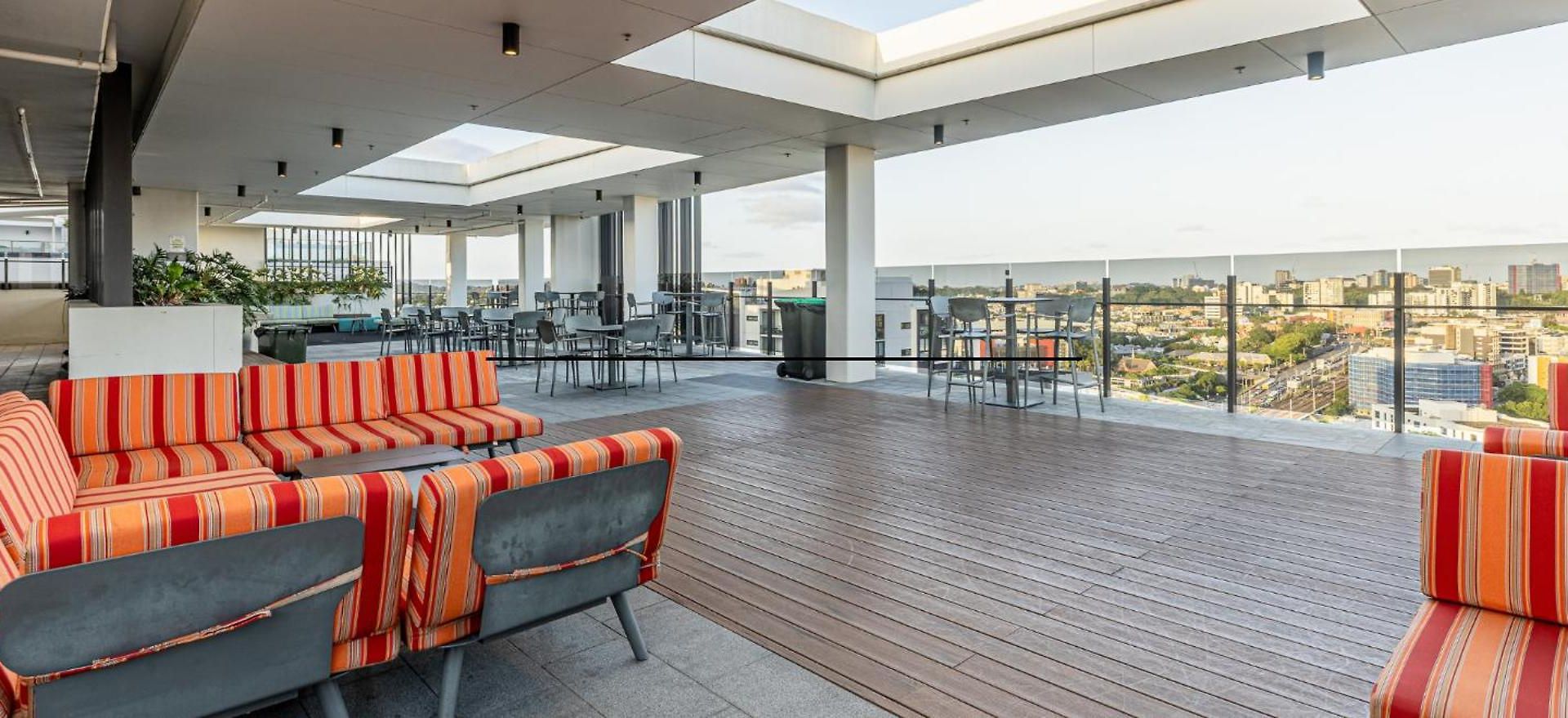 Milton Luxe 1bd With Views Pool Car Park Balcony Walk To Suncorp *