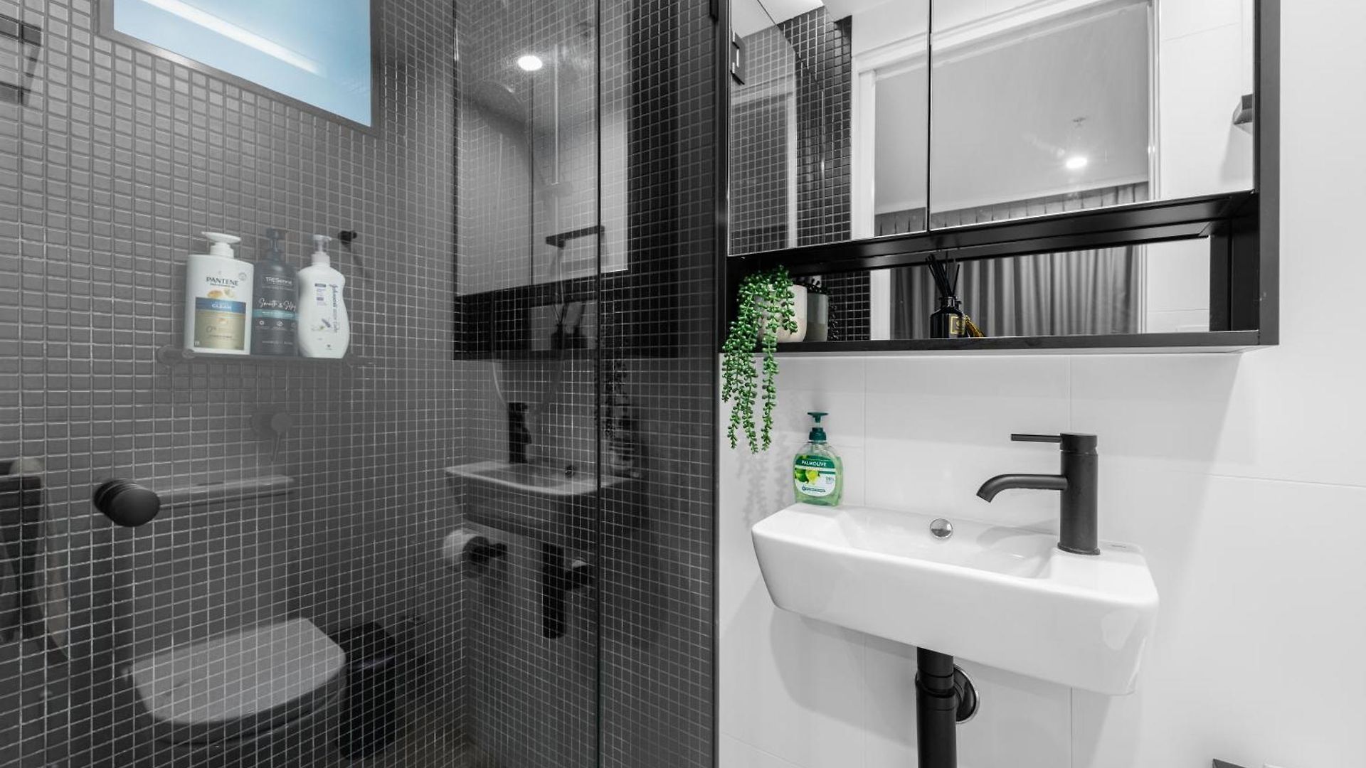 Modern 2br And Pool With South Square Brisbane