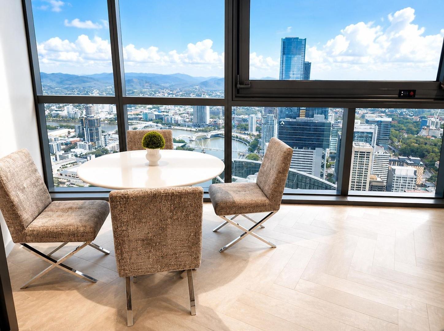 The Skyline Atelier | & River Views Apartment Brisbane