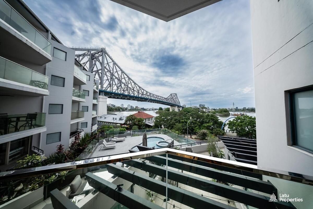 Stylish Rivr Front Lux2bdr2bath Pool Ac Parking Apartment