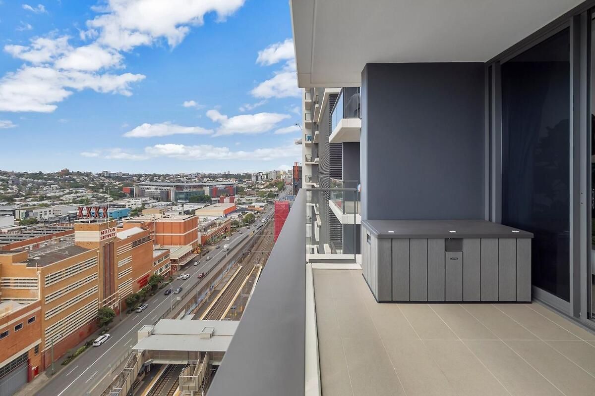 Apartment Modern Living With Secure Parking! Brisbane