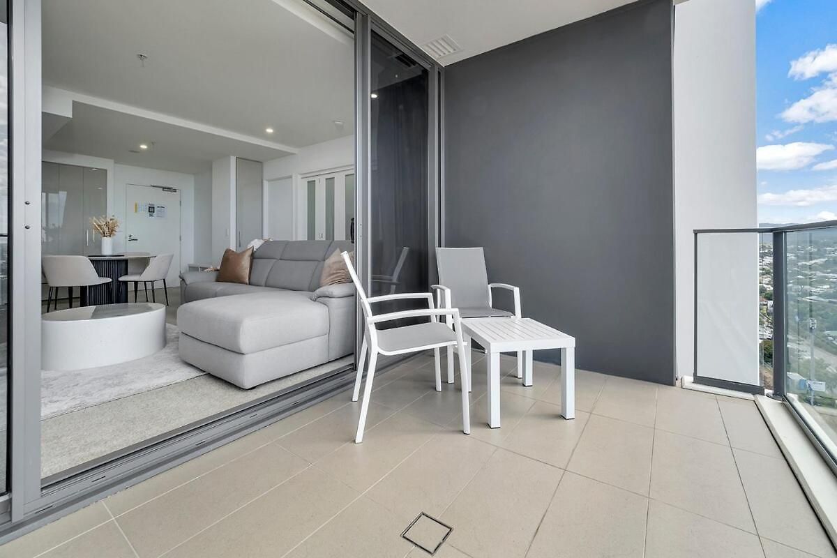 Modern Living With Secure Parking! Apartment *