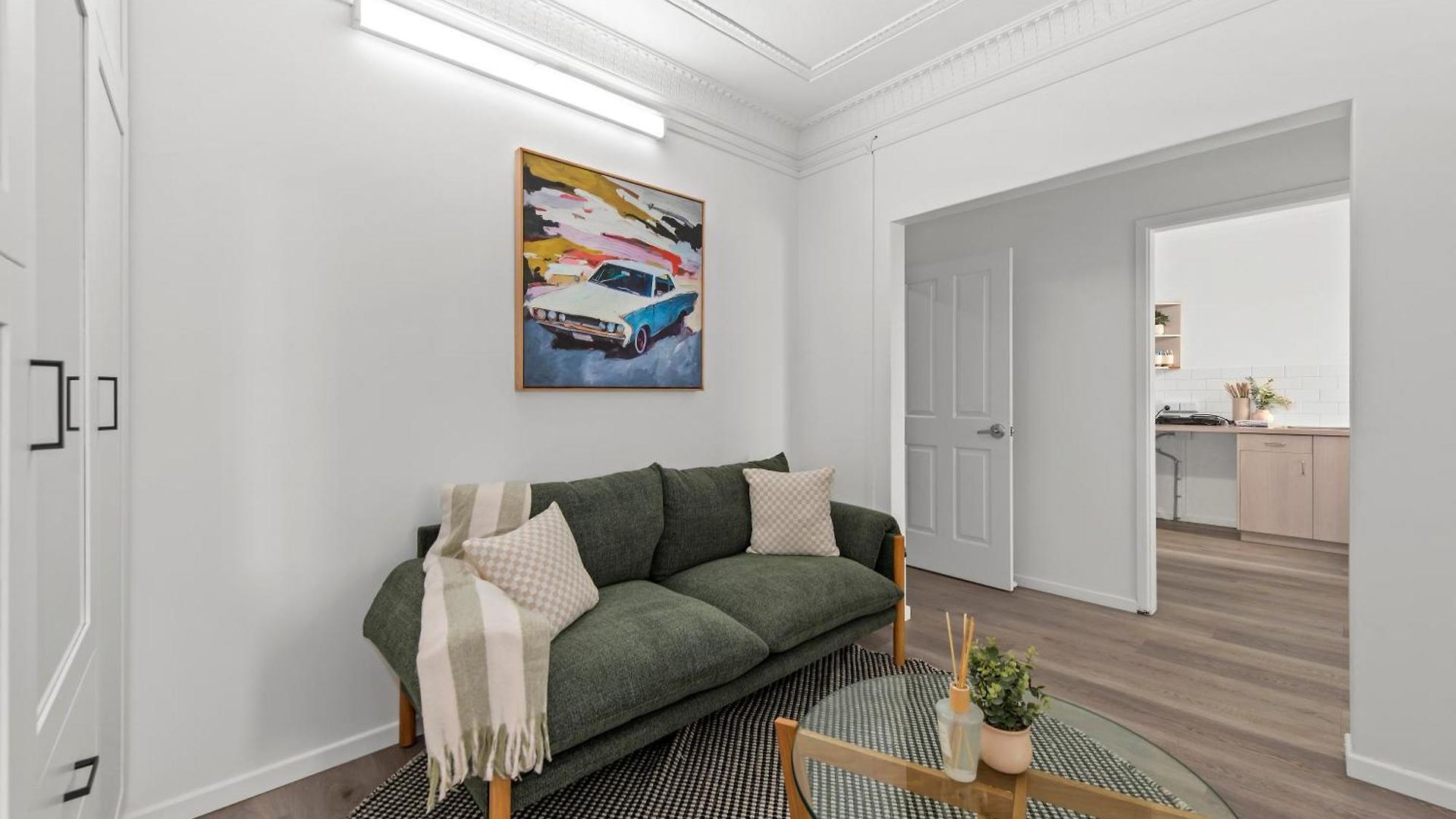 Stylish And Cozy - Short Walk To Hospital Apartment