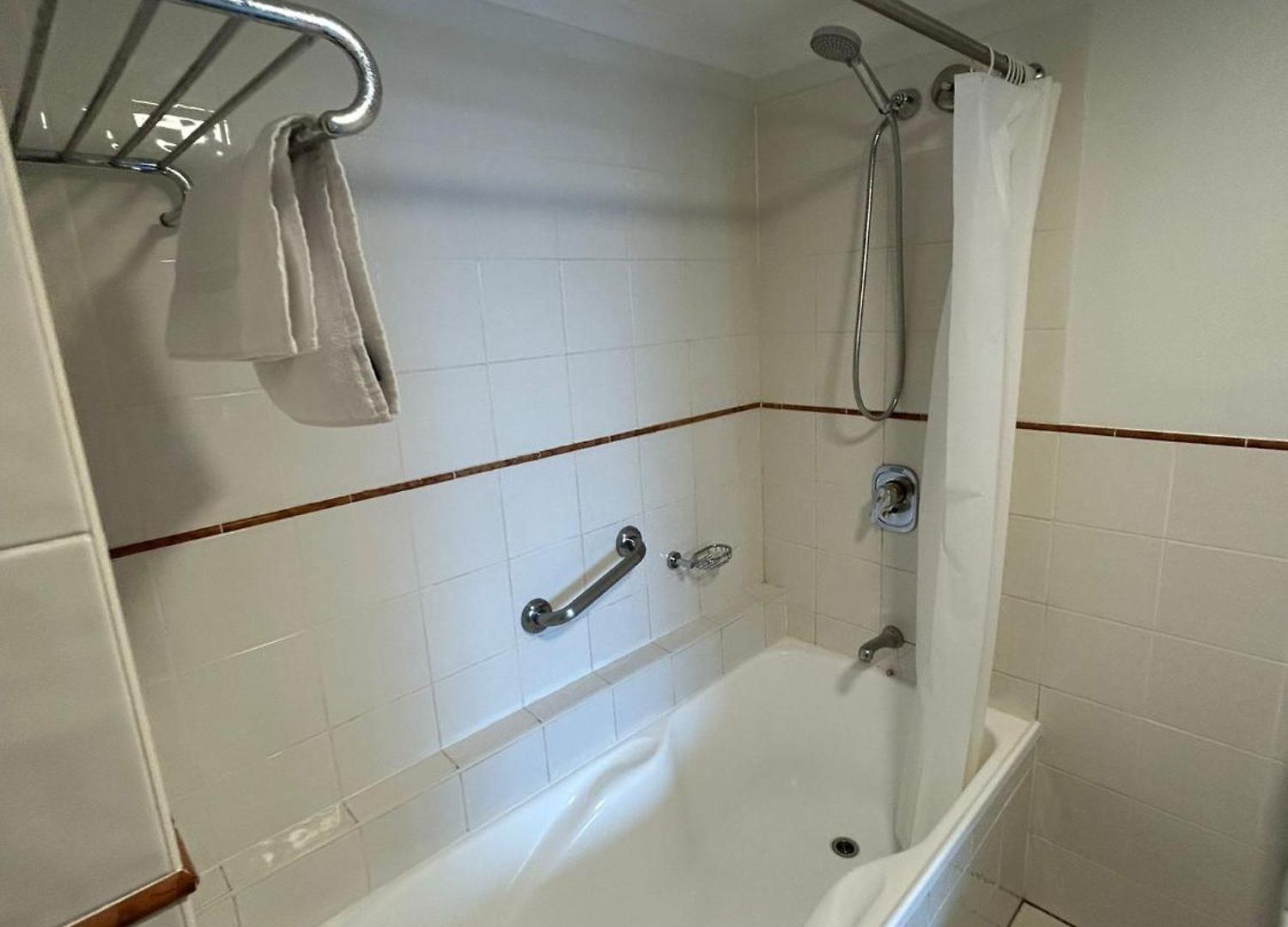 View 2br Retreat | Pool & Gym Access * Brisbane